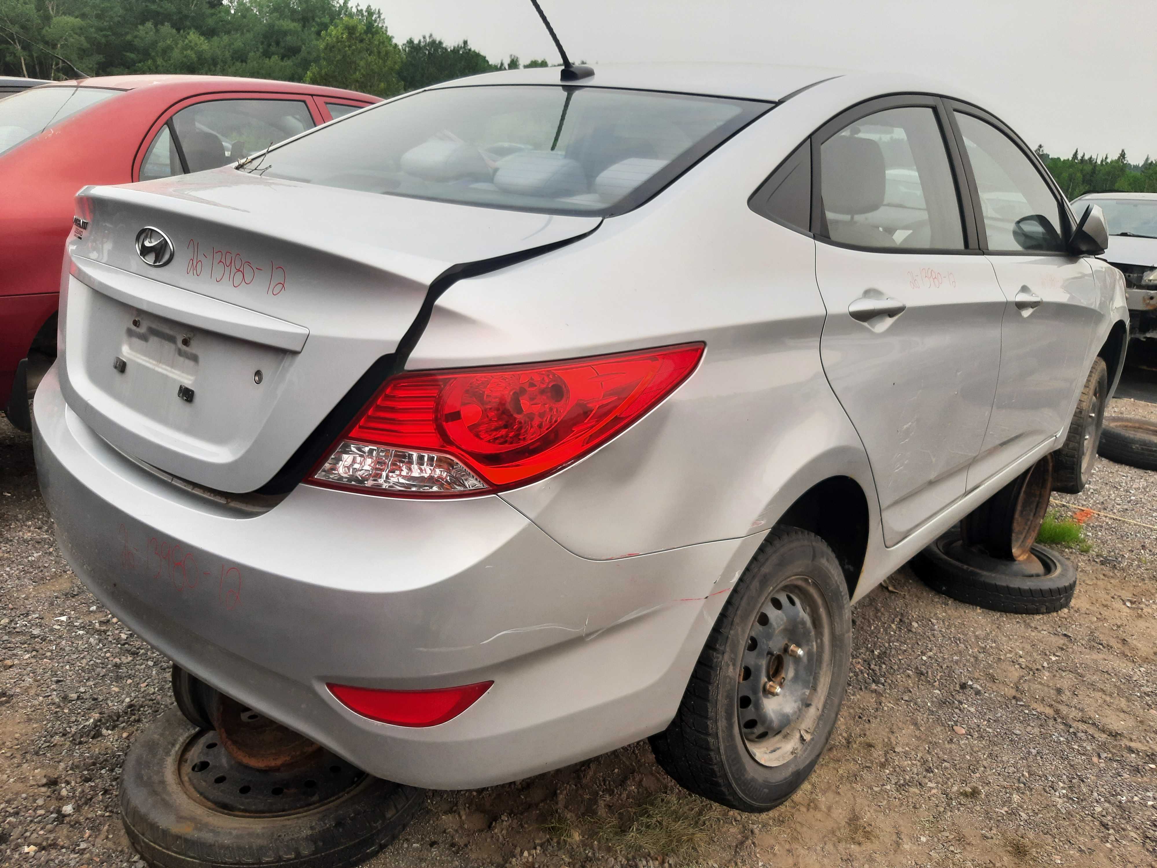 HYUNDAI ACCENT 2012