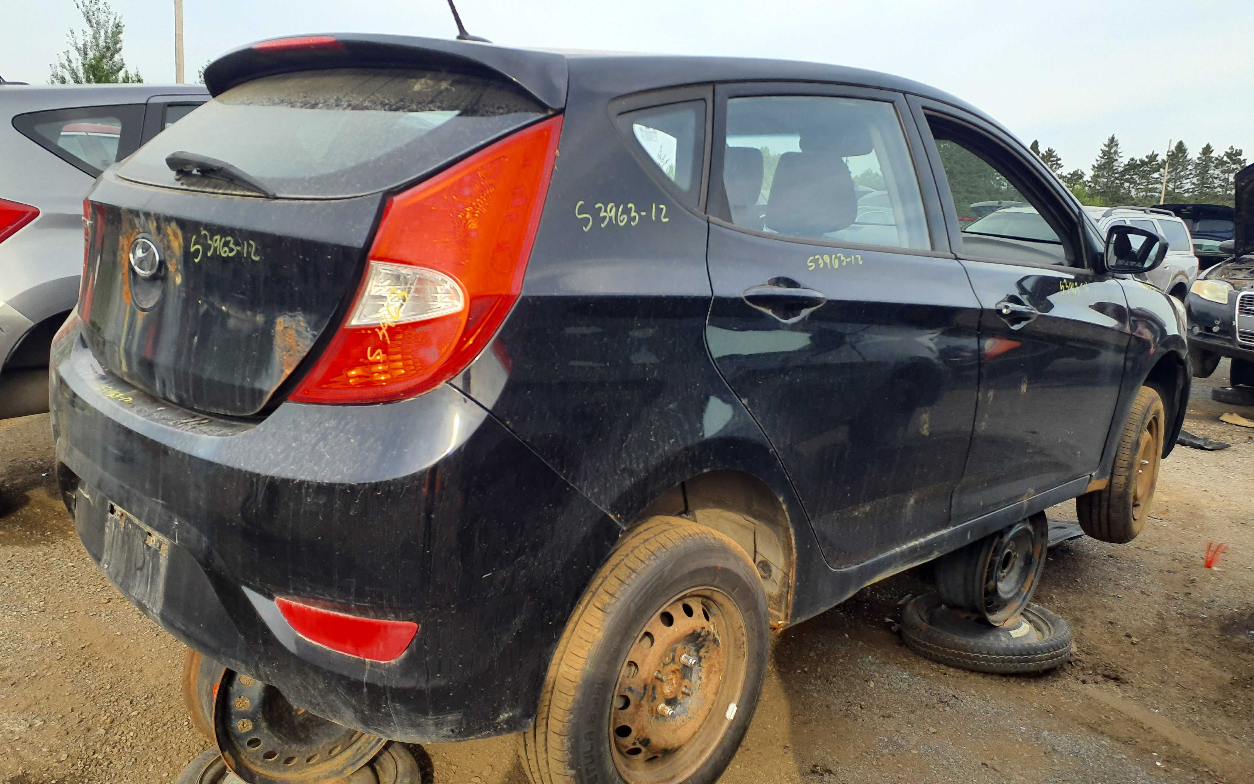 HYUNDAI ACCENT 2012