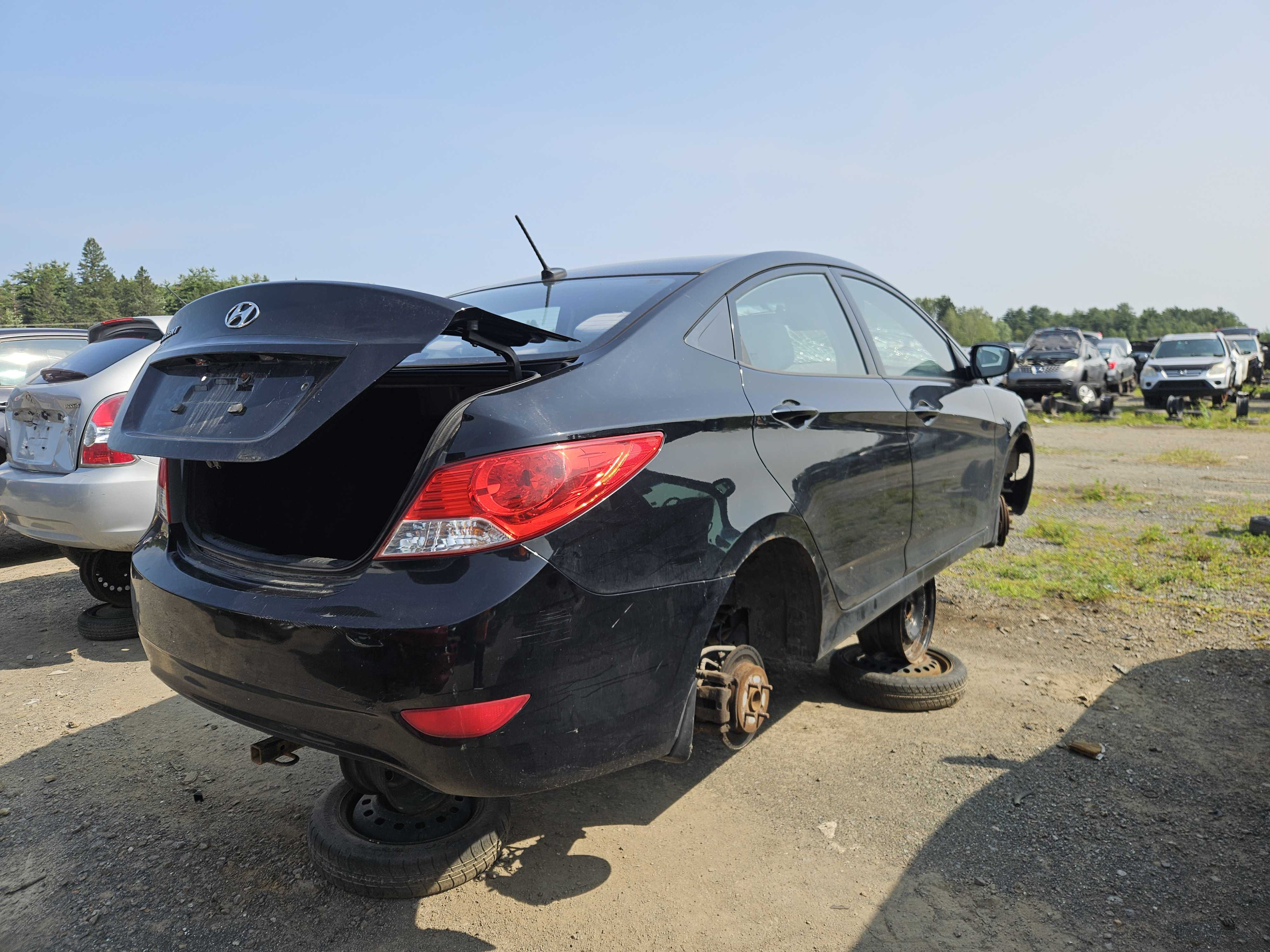 HYUNDAI ACCENT 2012