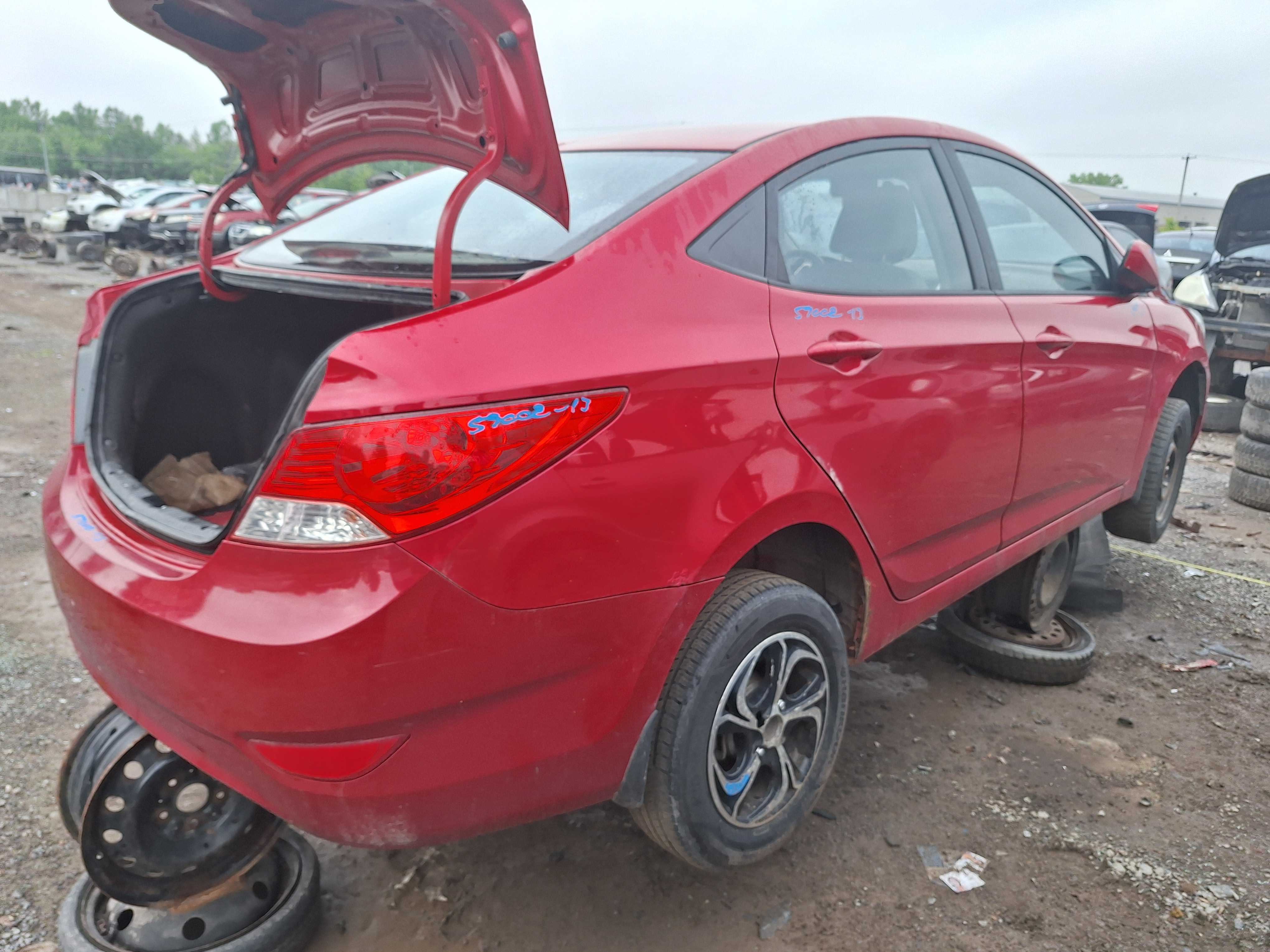 HYUNDAI ACCENT 2013