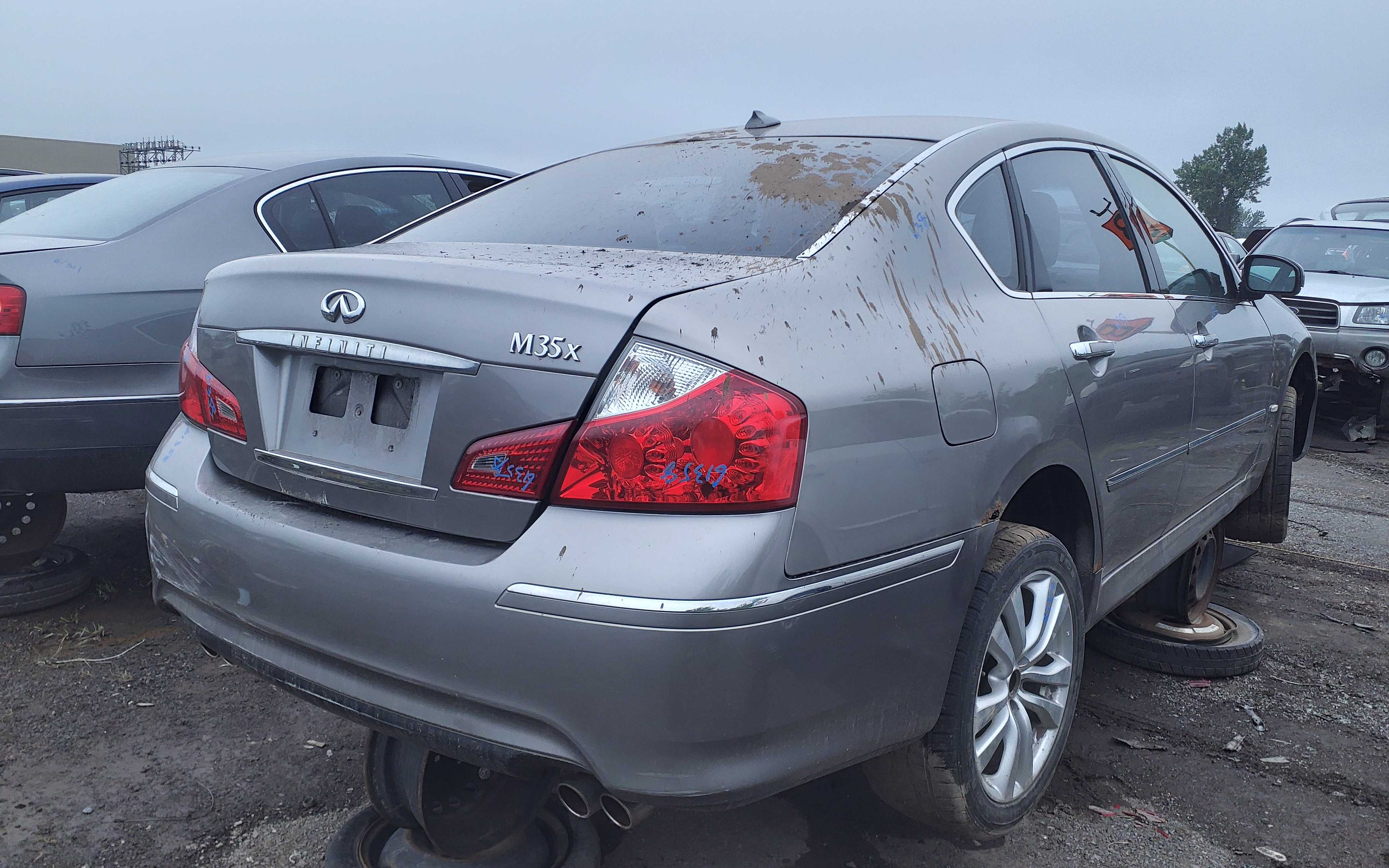 INFINITI M35 2010