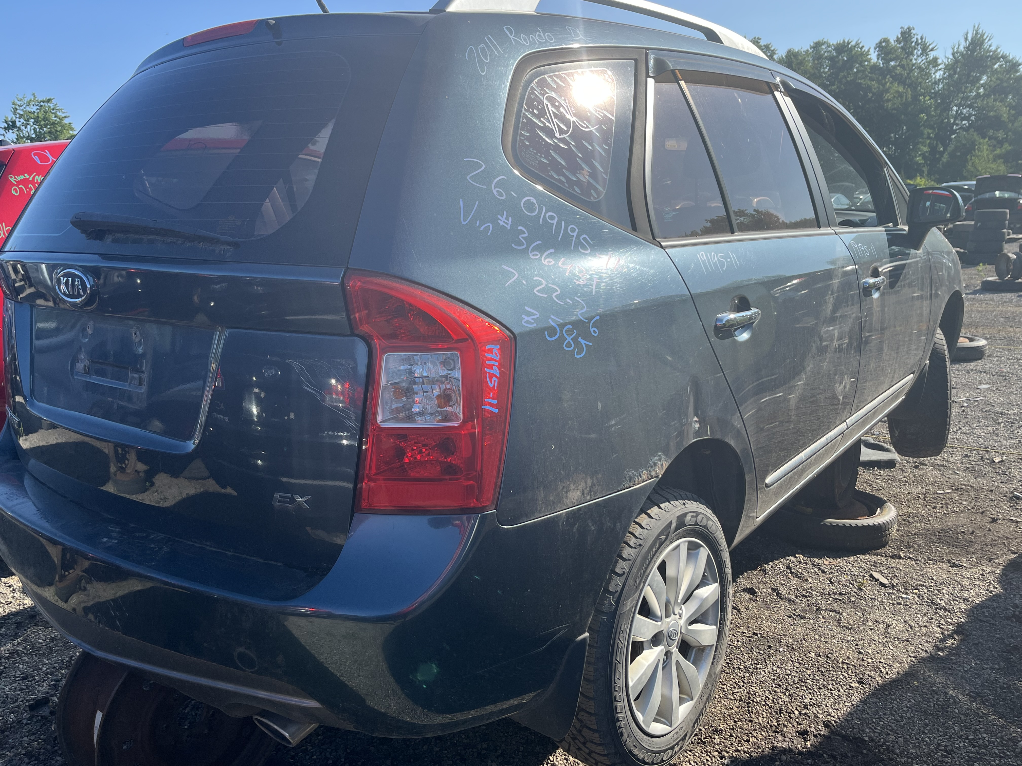 KIA RONDO 2011