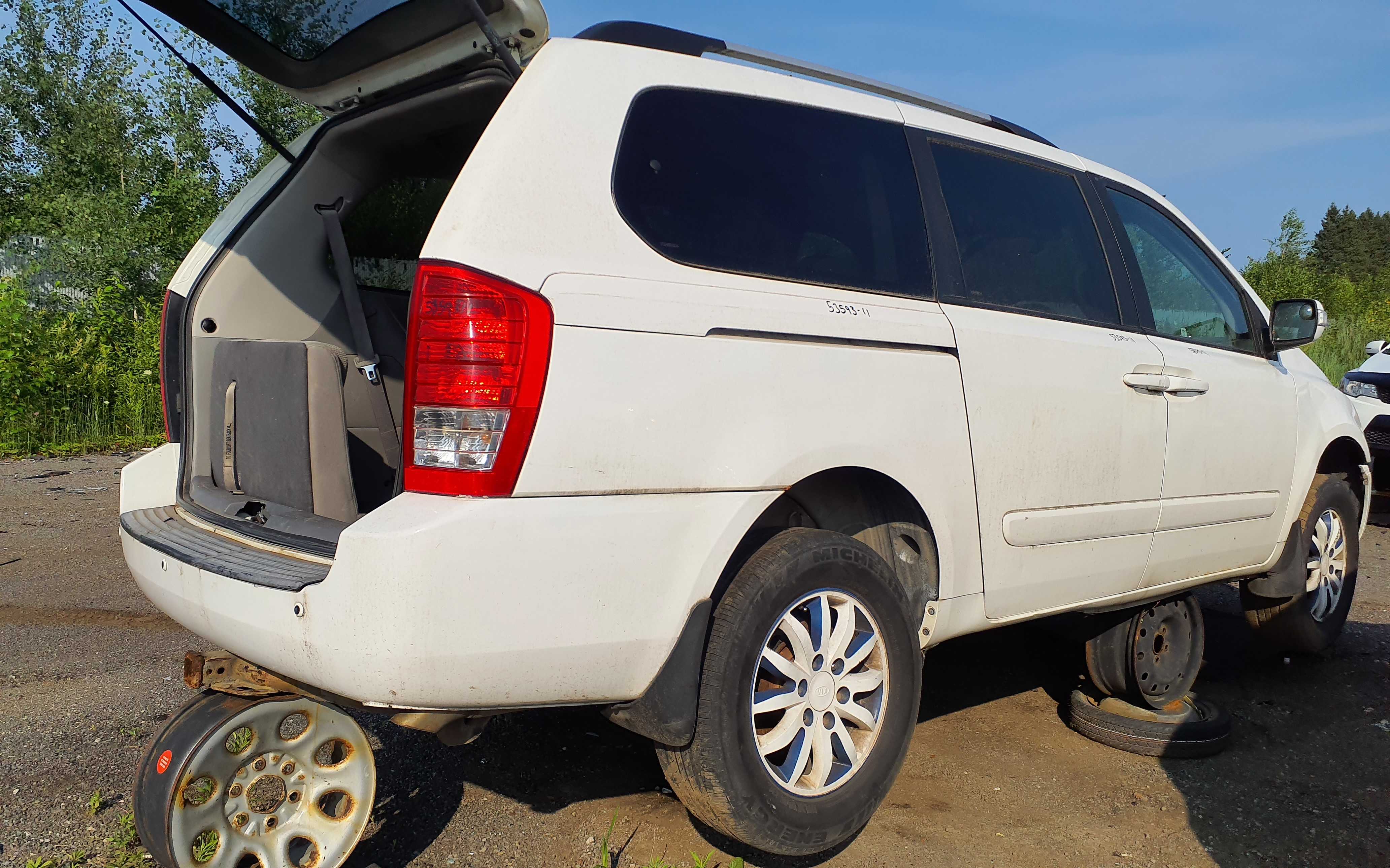 KIA SEDONA 2011
