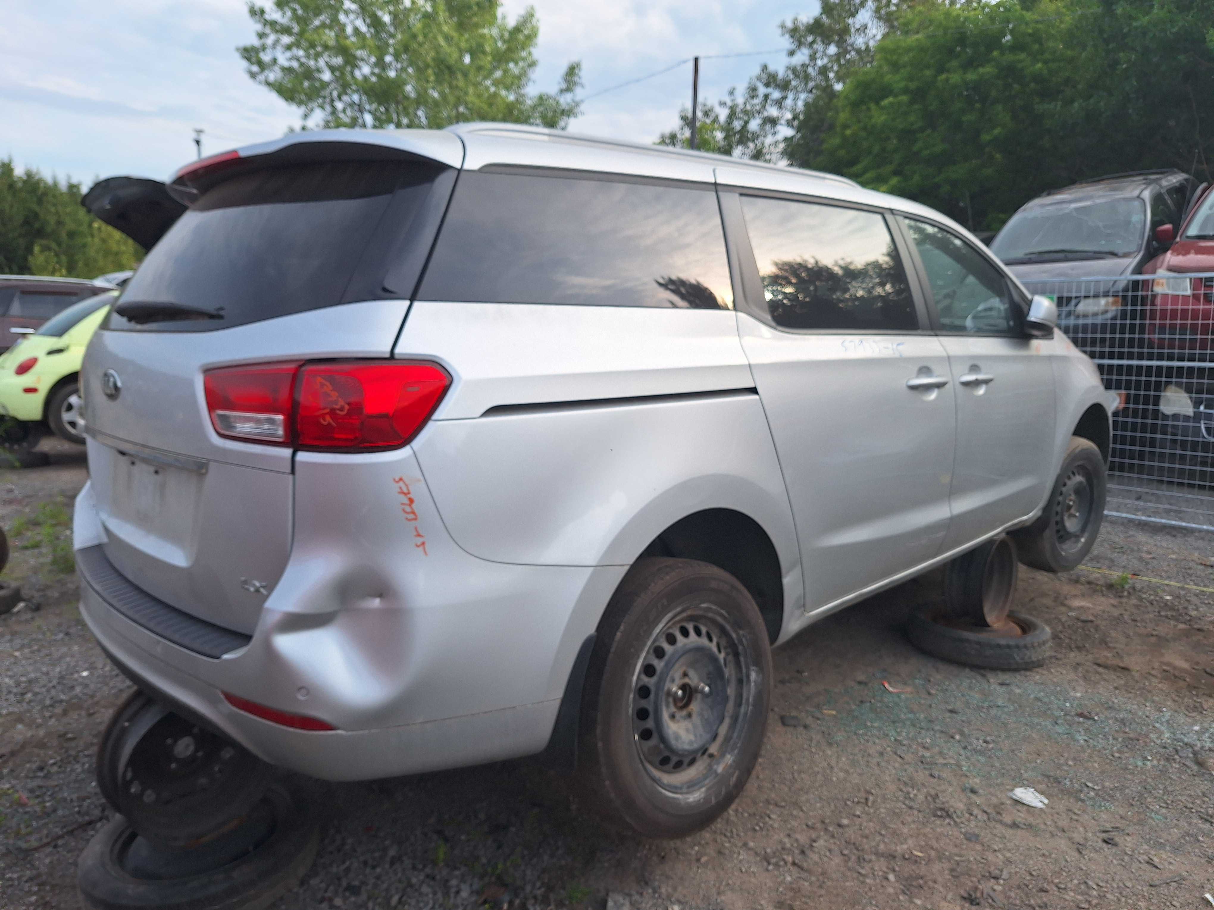 KIA SEDONA 2015