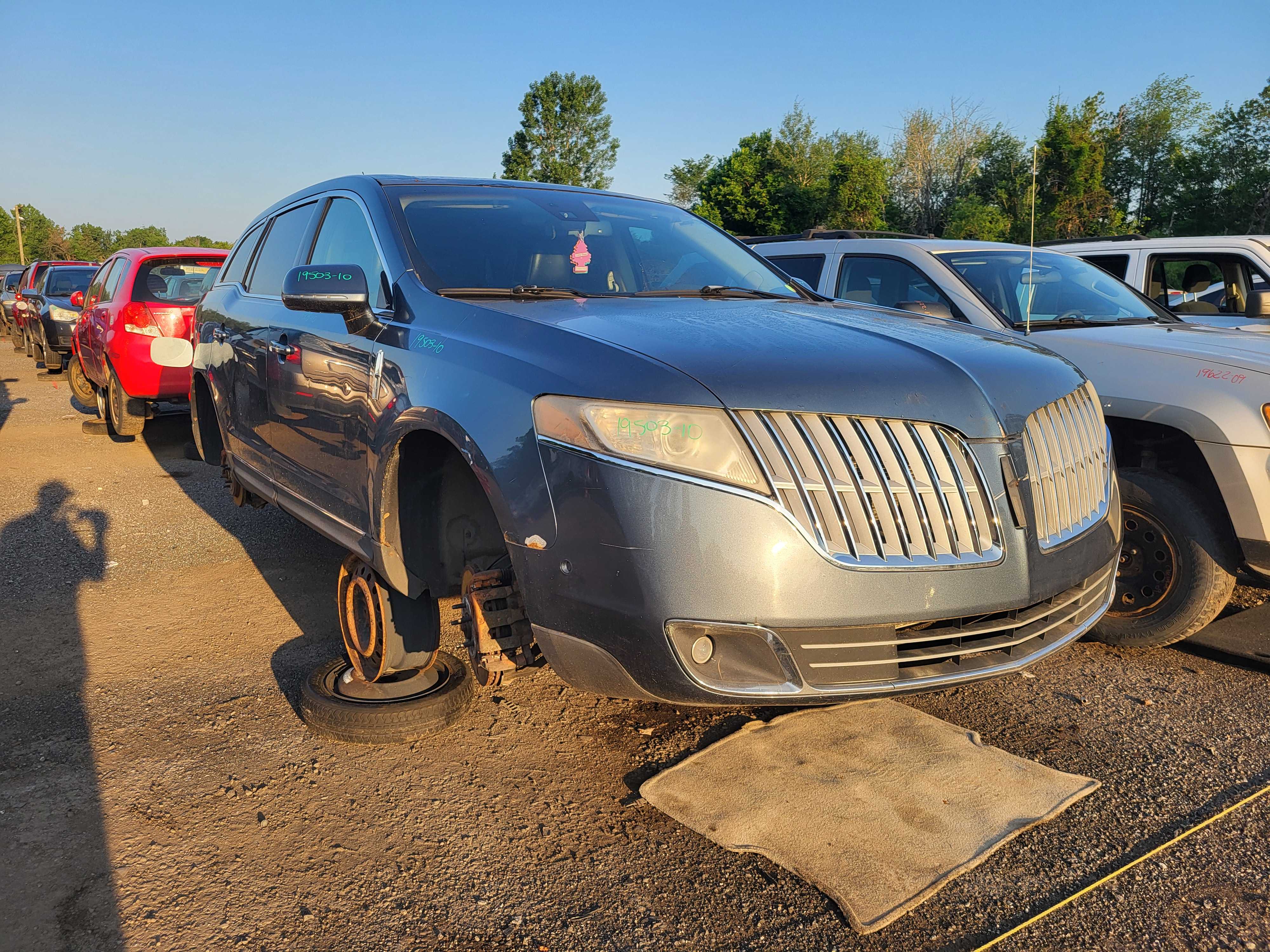 LINCOLN MKT 2010