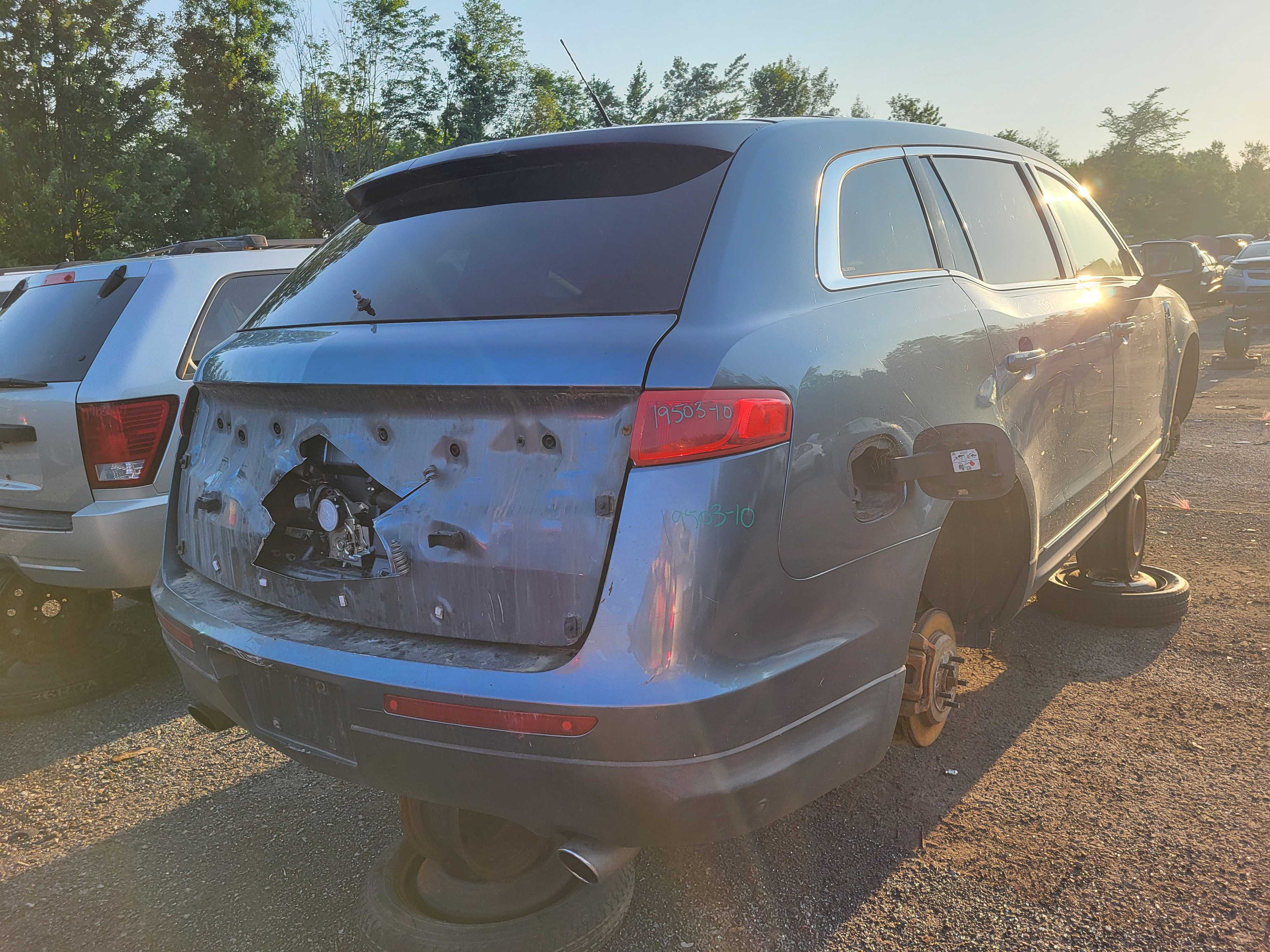 LINCOLN MKT 2010
