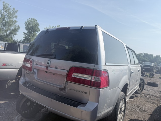 LINCOLN NAVIGATOR 2011