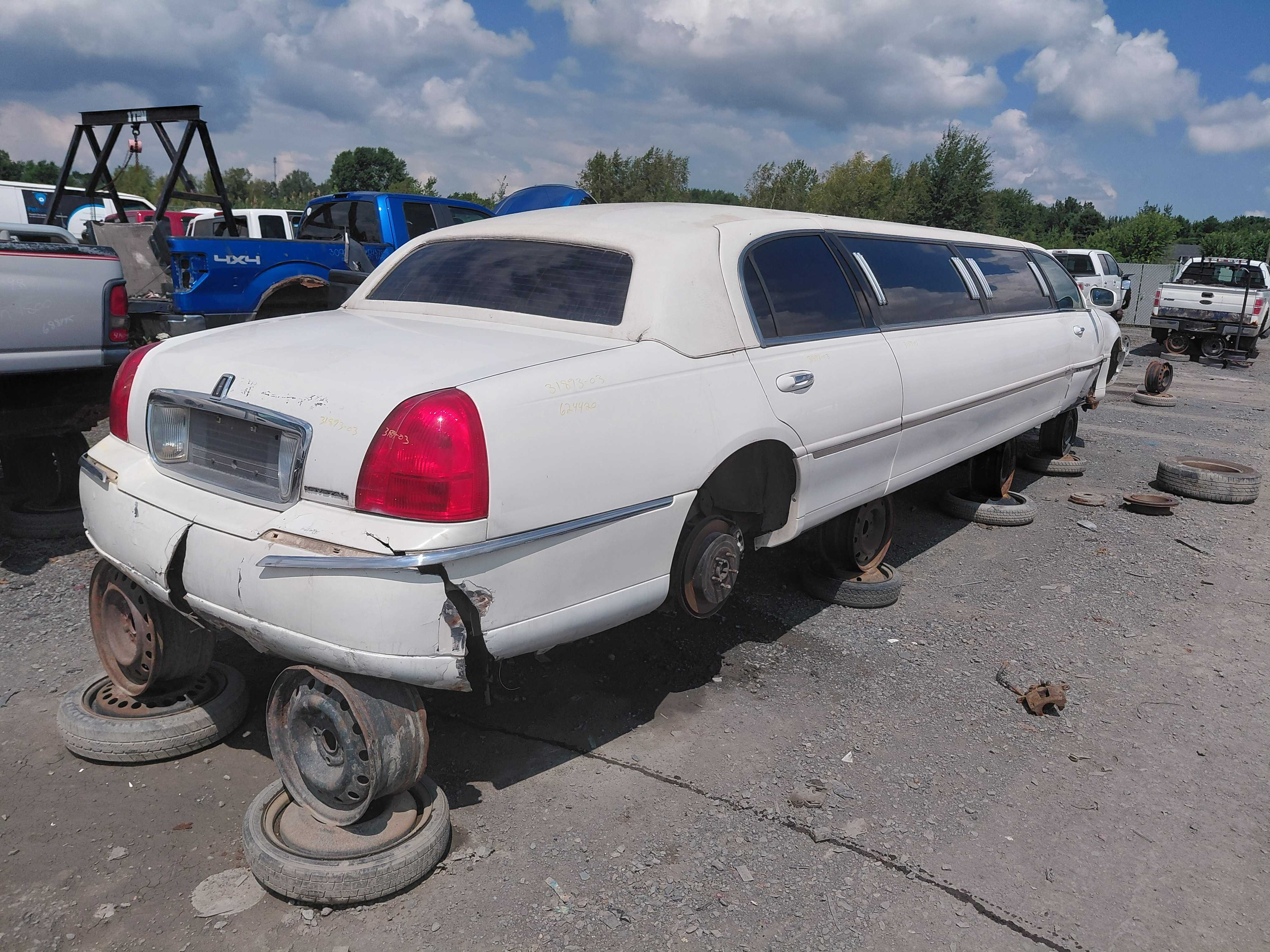 LINCOLN TOWN CAR 2003