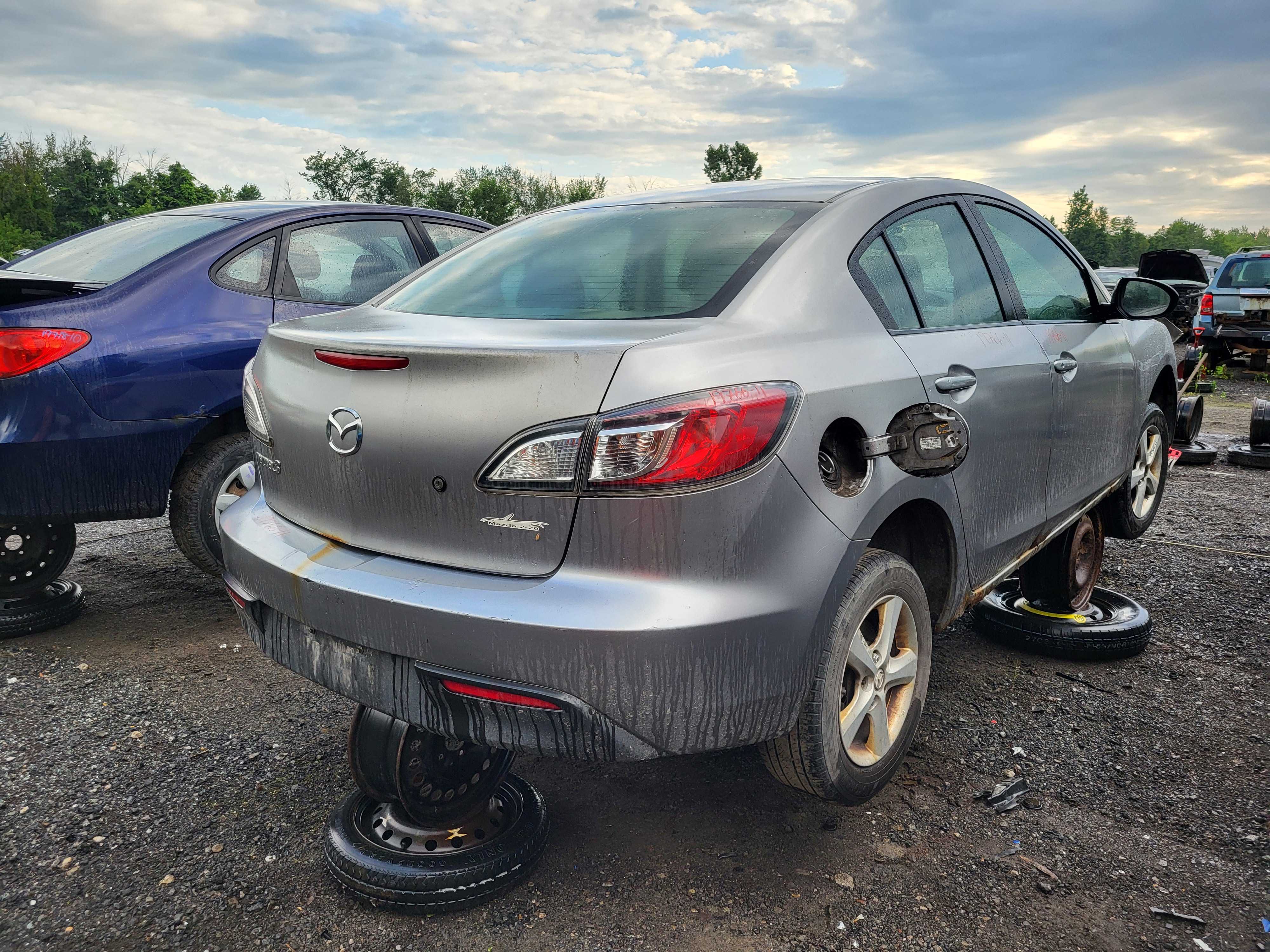 MAZDA MAZDA3 2011