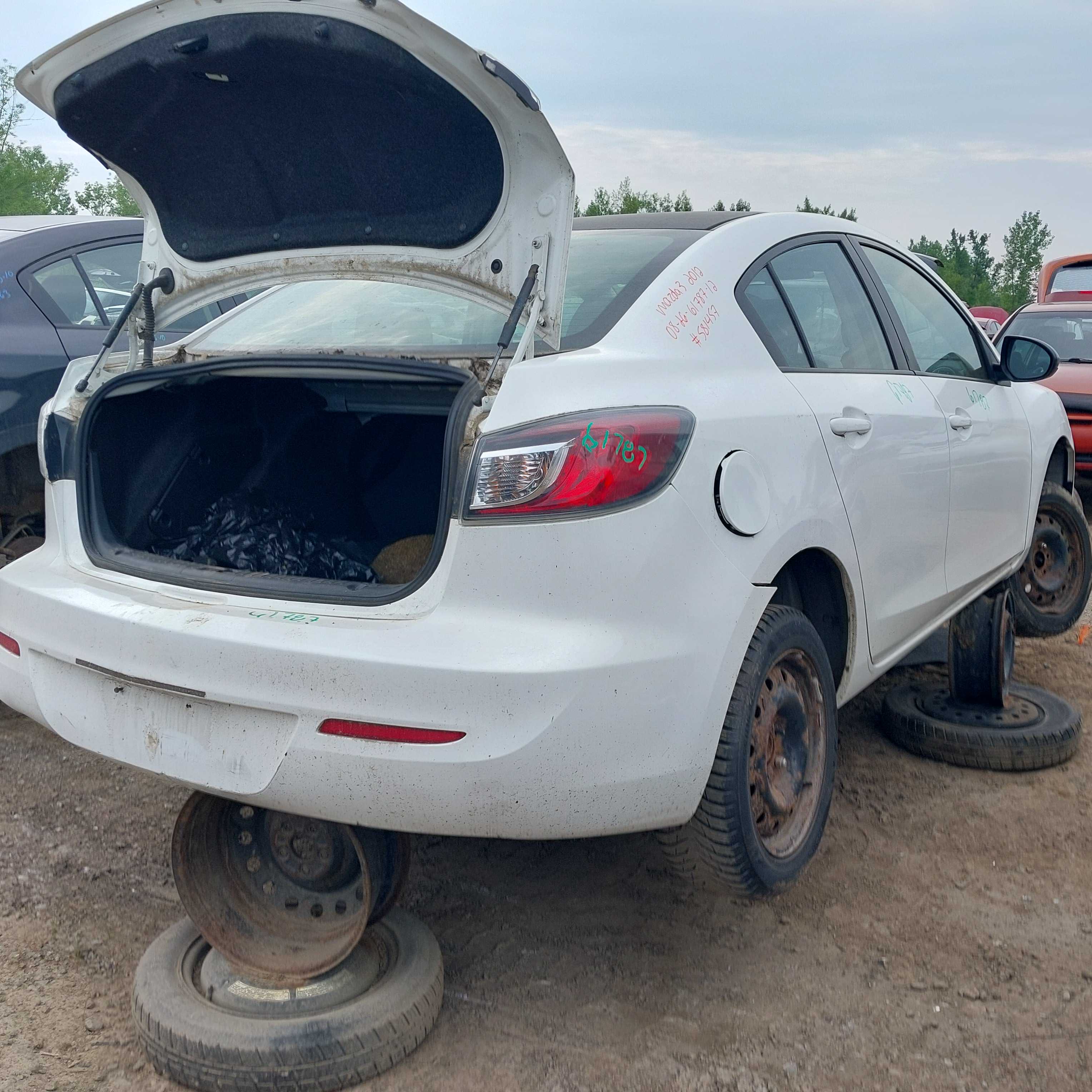 MAZDA MAZDA3 2012