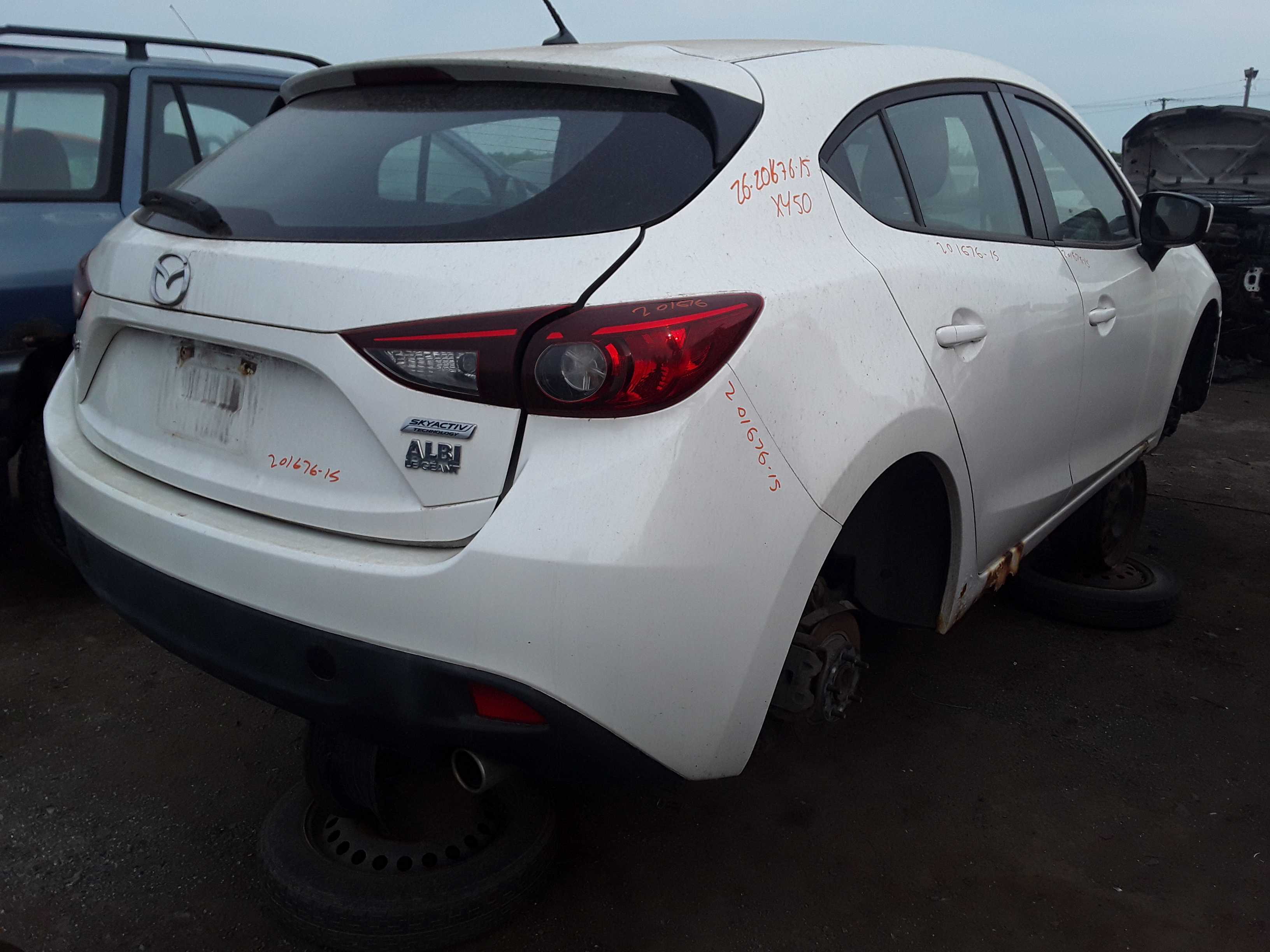 MAZDA MAZDA3 2015