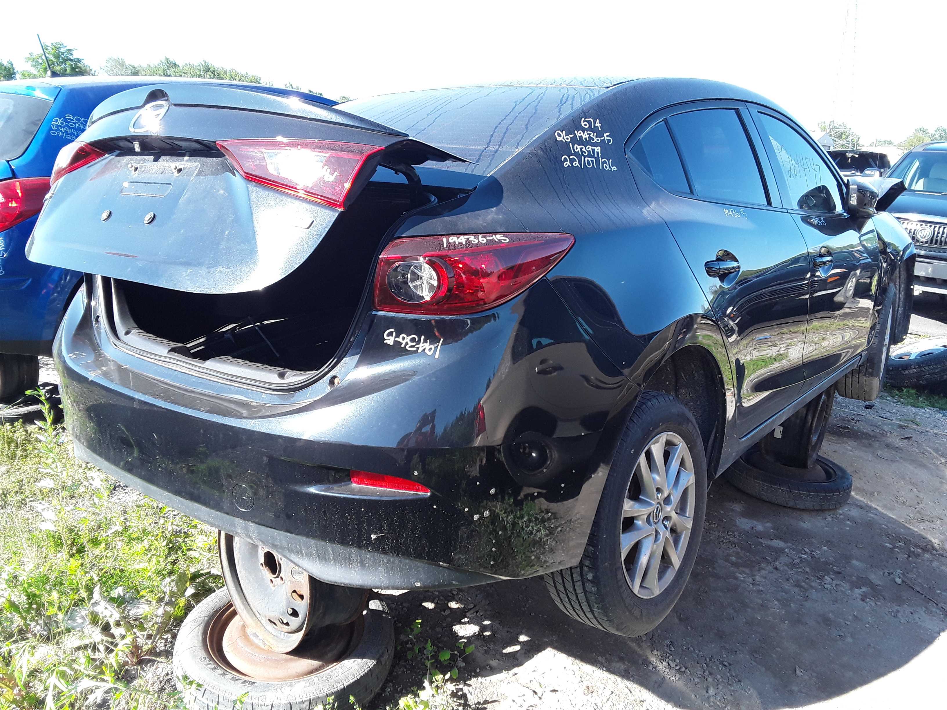 MAZDA MAZDA3 2015