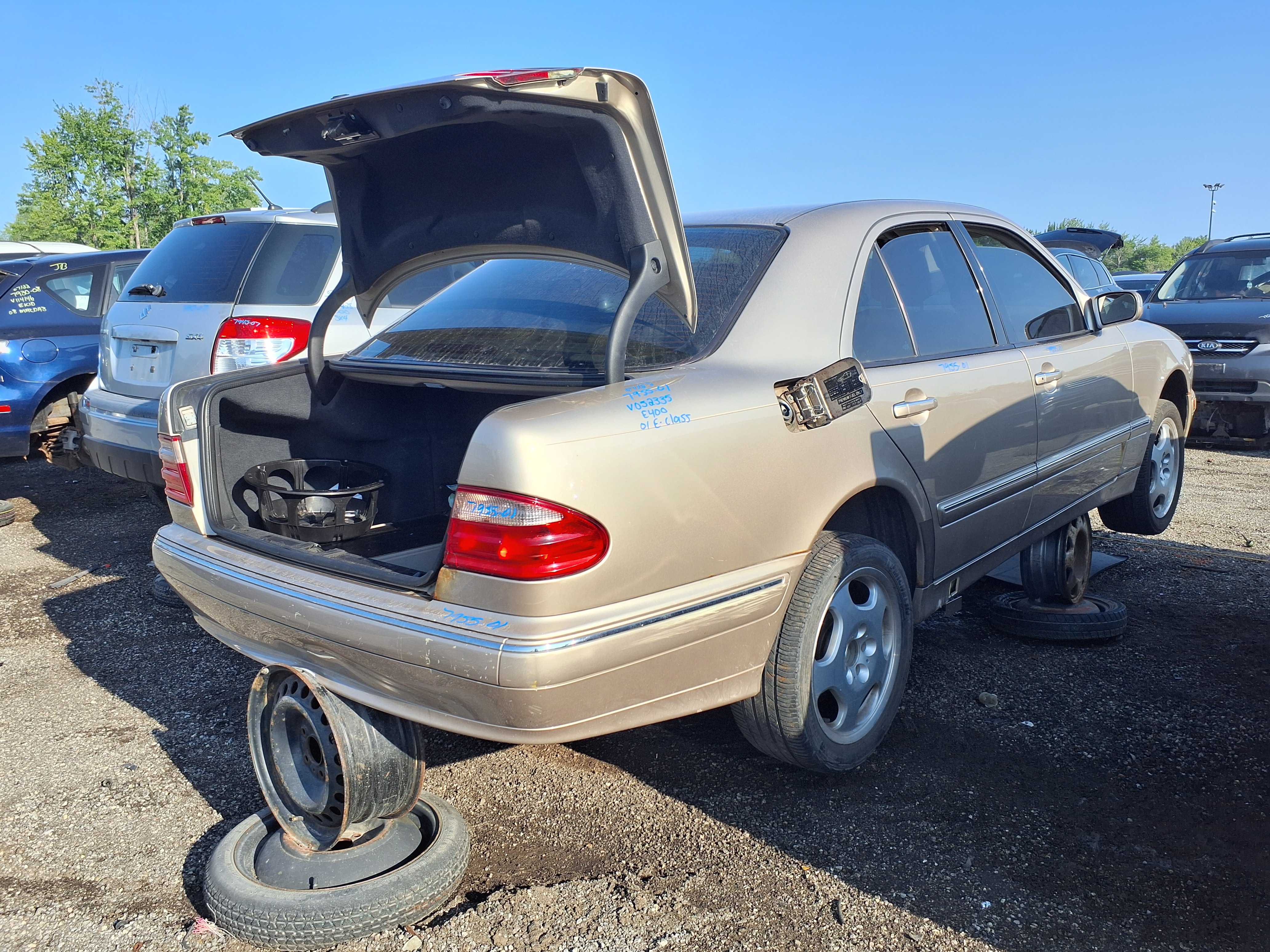 MERCEDES-BENZ E-CLASS 2001