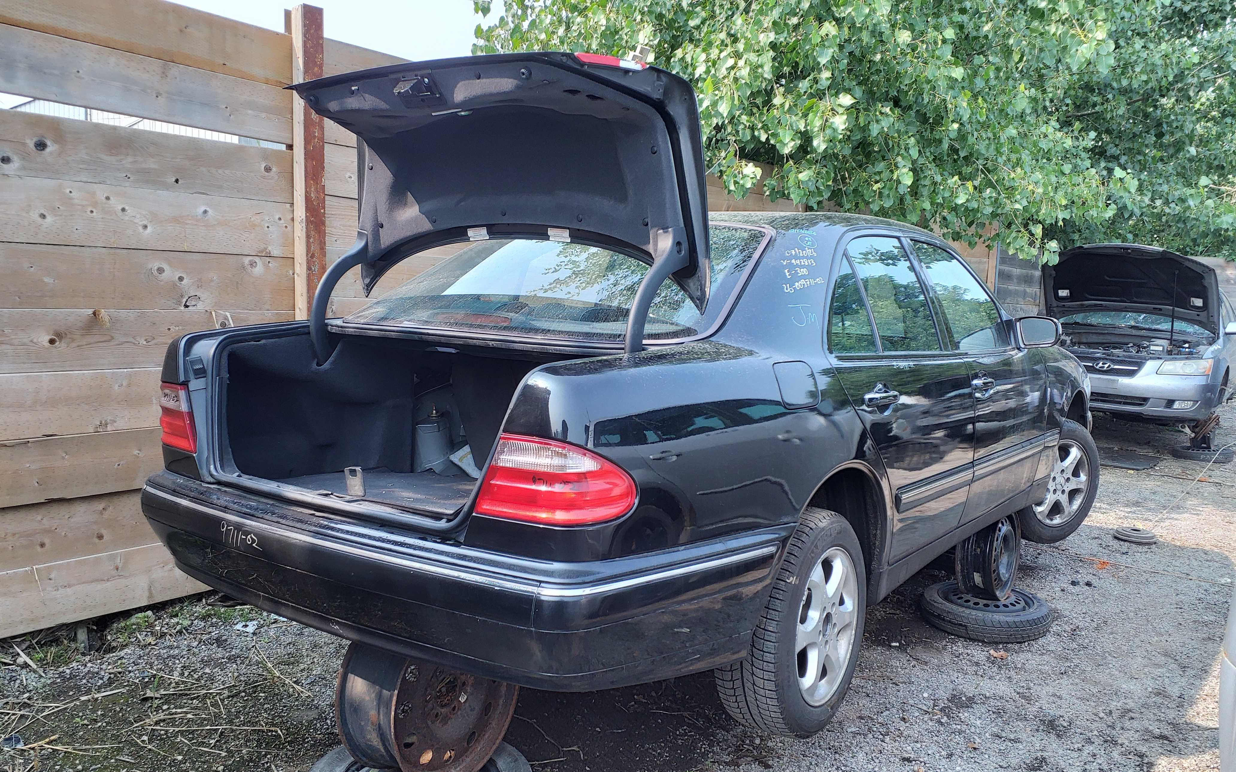 MERCEDES-BENZ E-CLASS 2002