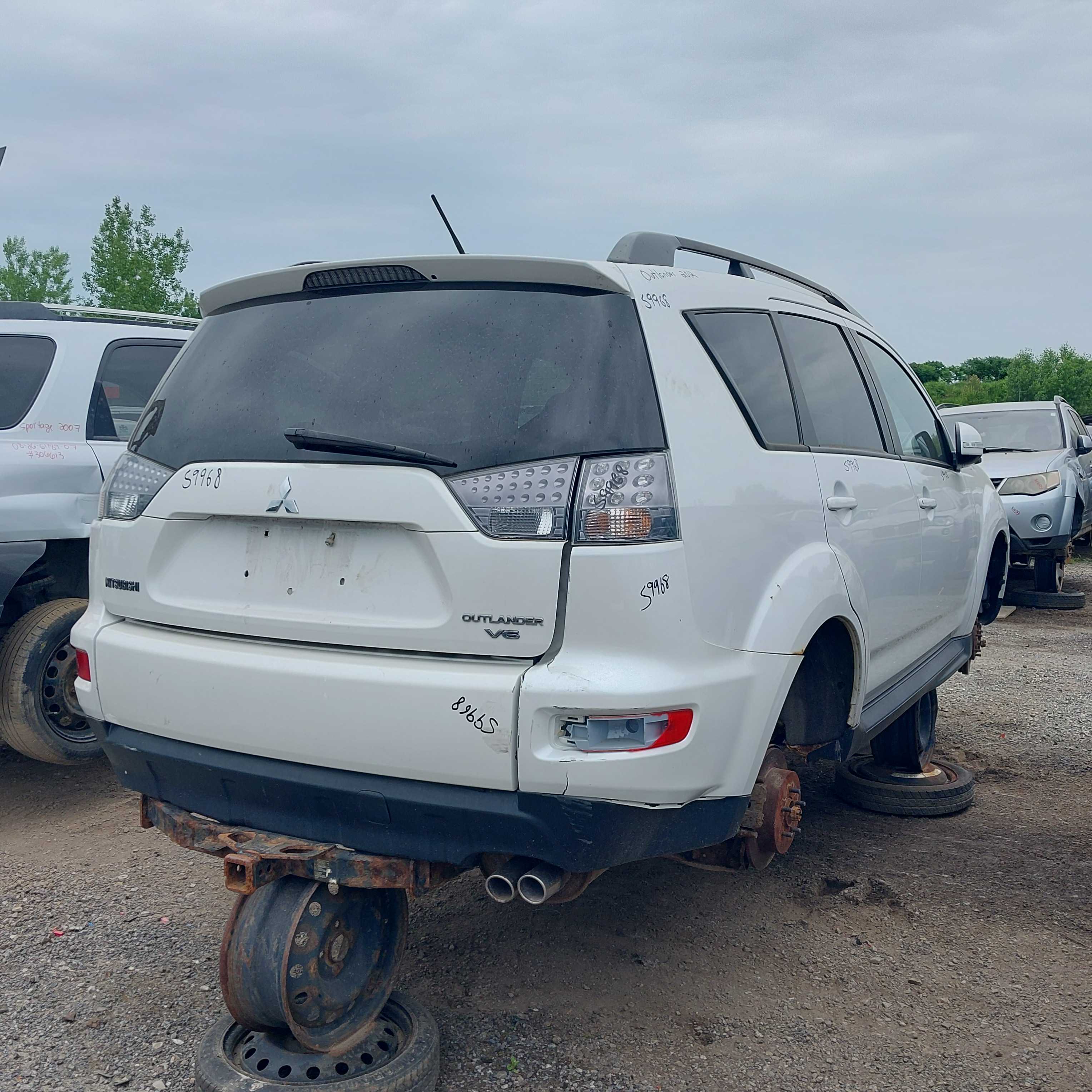 MITSUBISHI OUTLANDER 2010