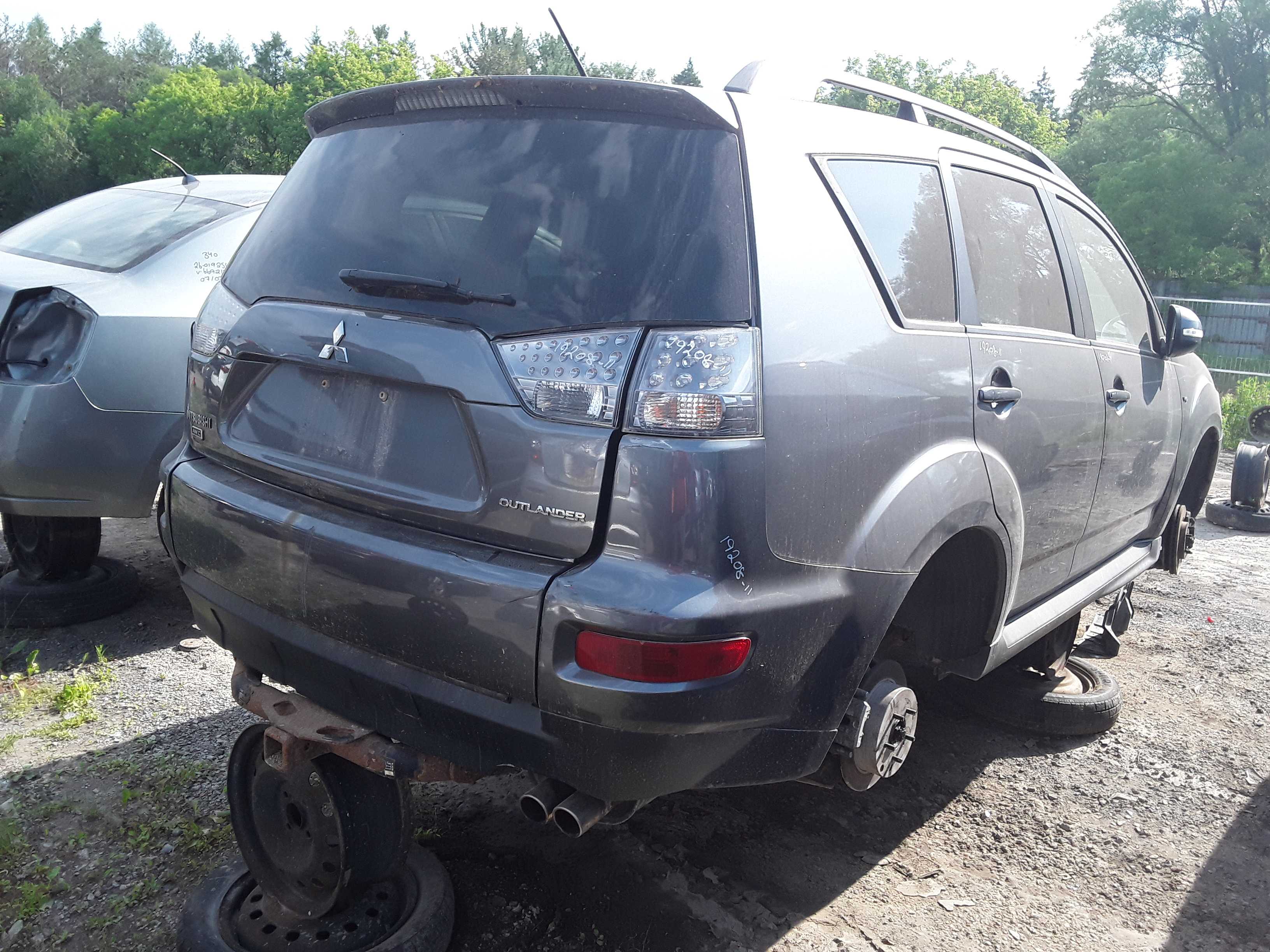 MITSUBISHI OUTLANDER 2011