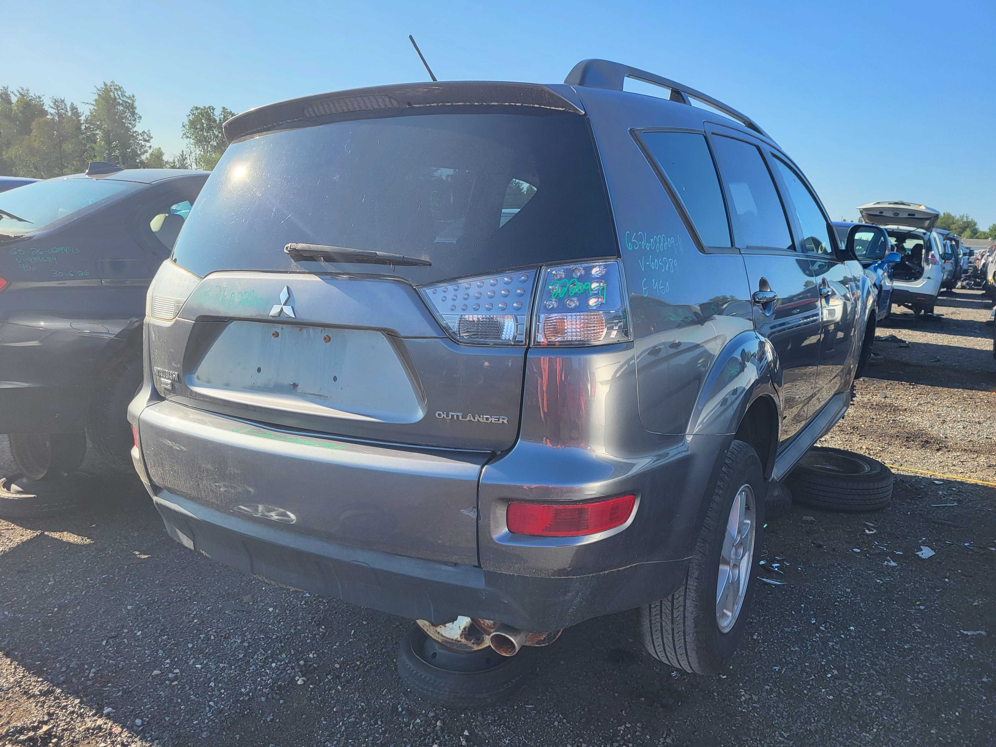 MITSUBISHI OUTLANDER 2011