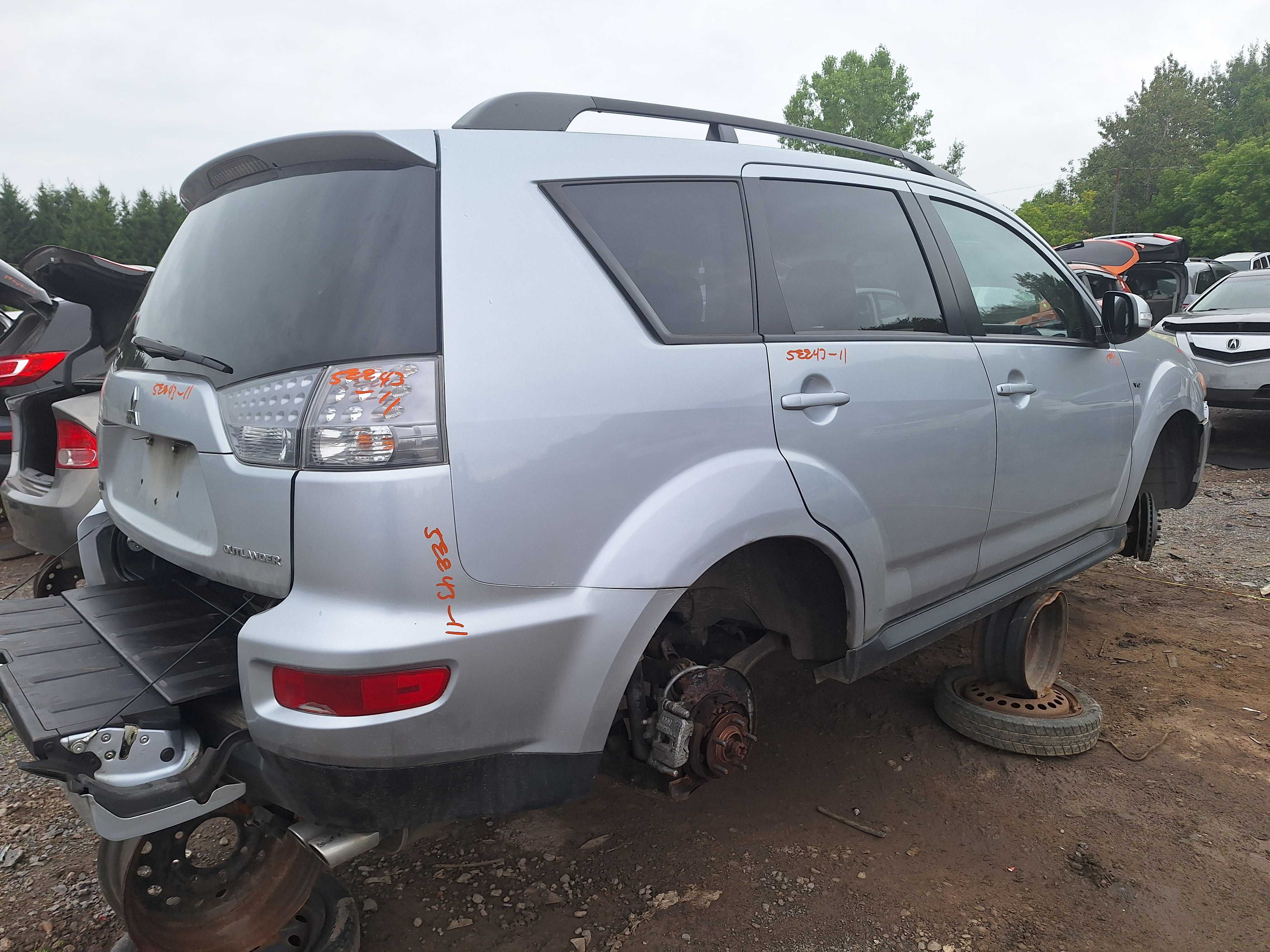 MITSUBISHI OUTLANDER 2011
