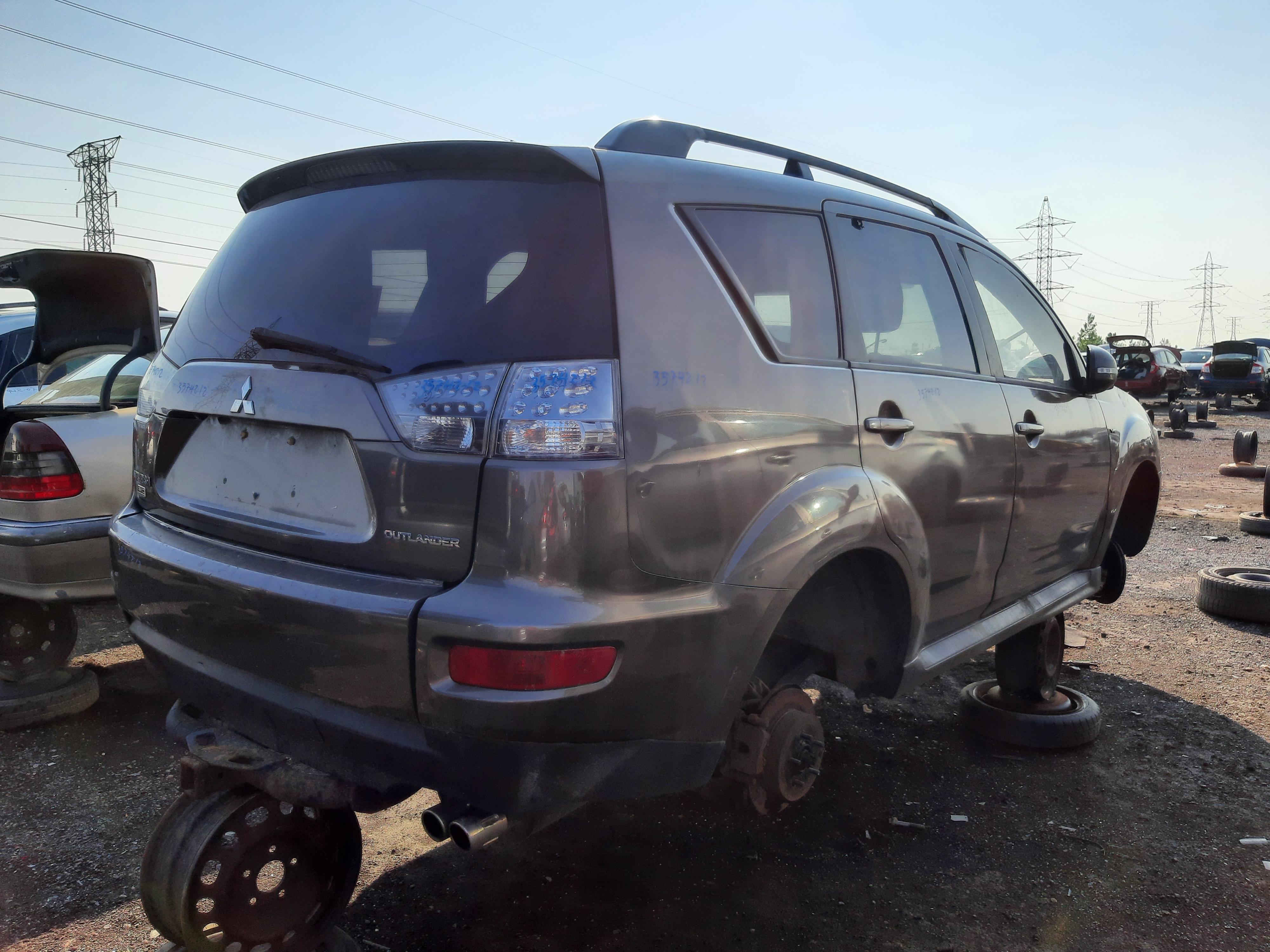 MITSUBISHI OUTLANDER 2012