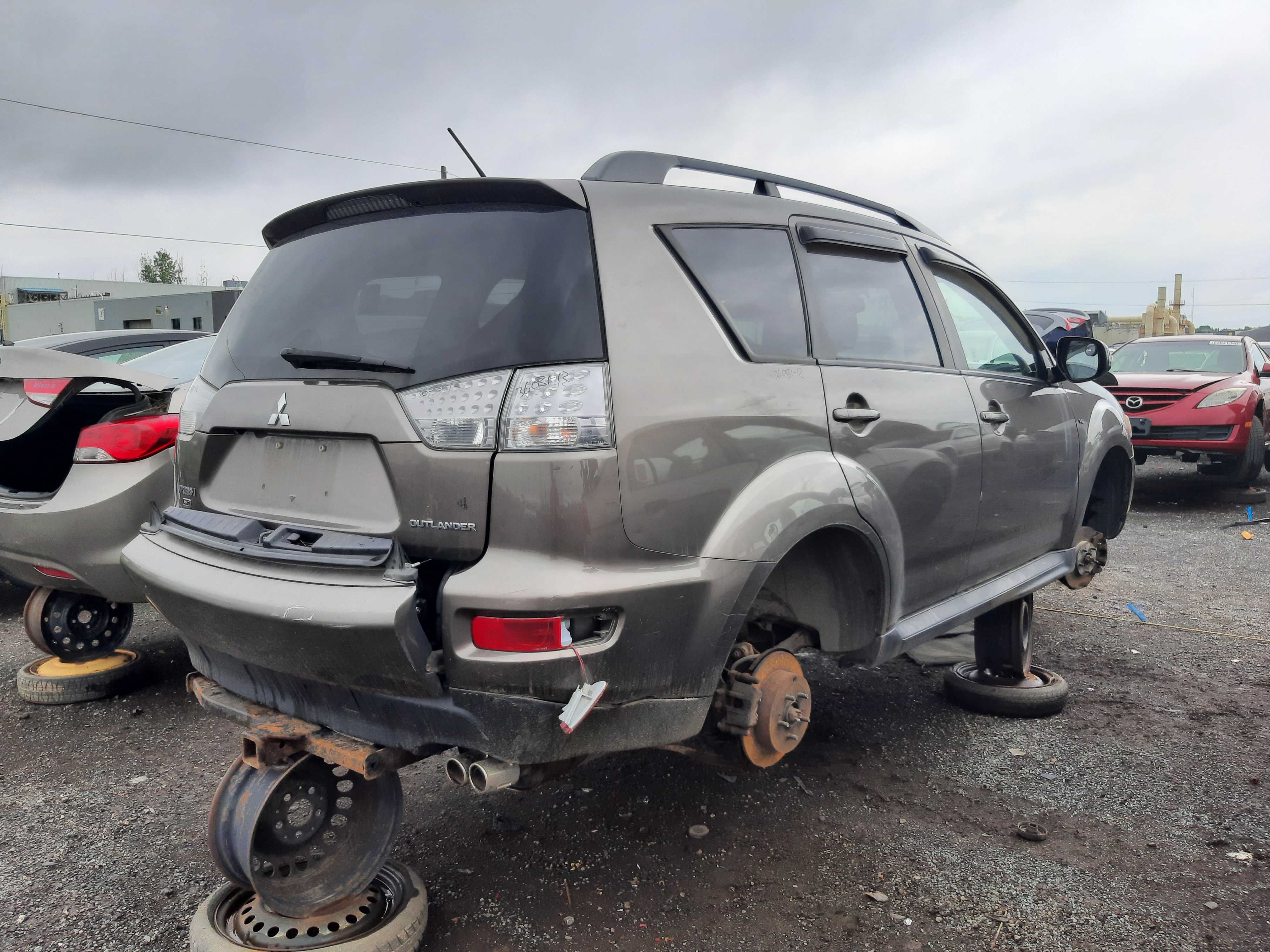 MITSUBISHI OUTLANDER 2012