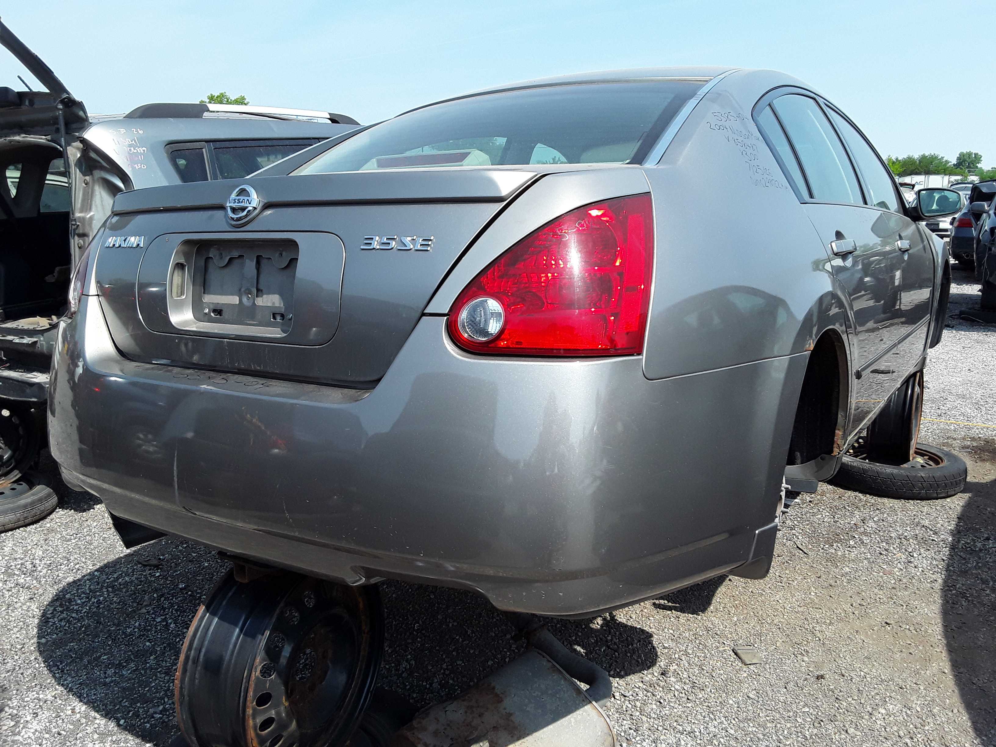 NISSAN MAXIMA 2004