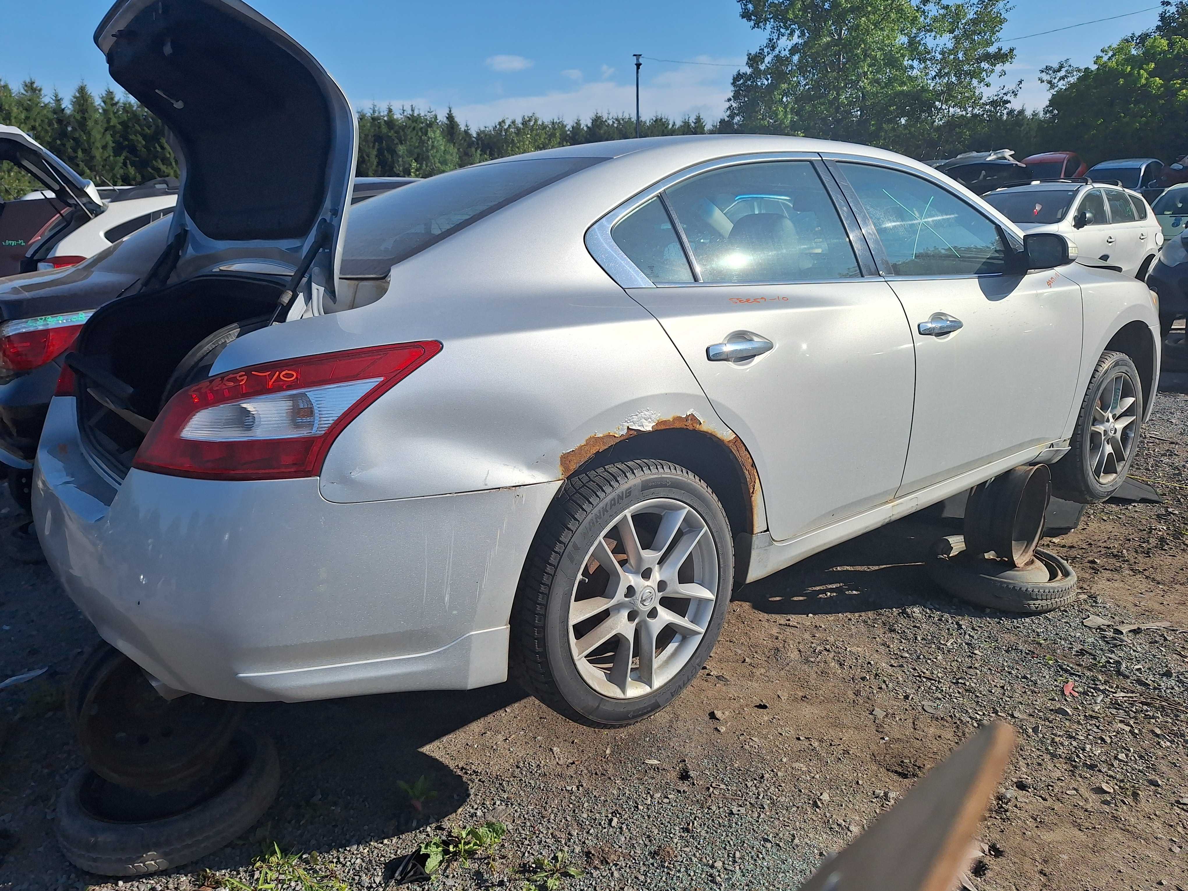 NISSAN MAXIMA 2010