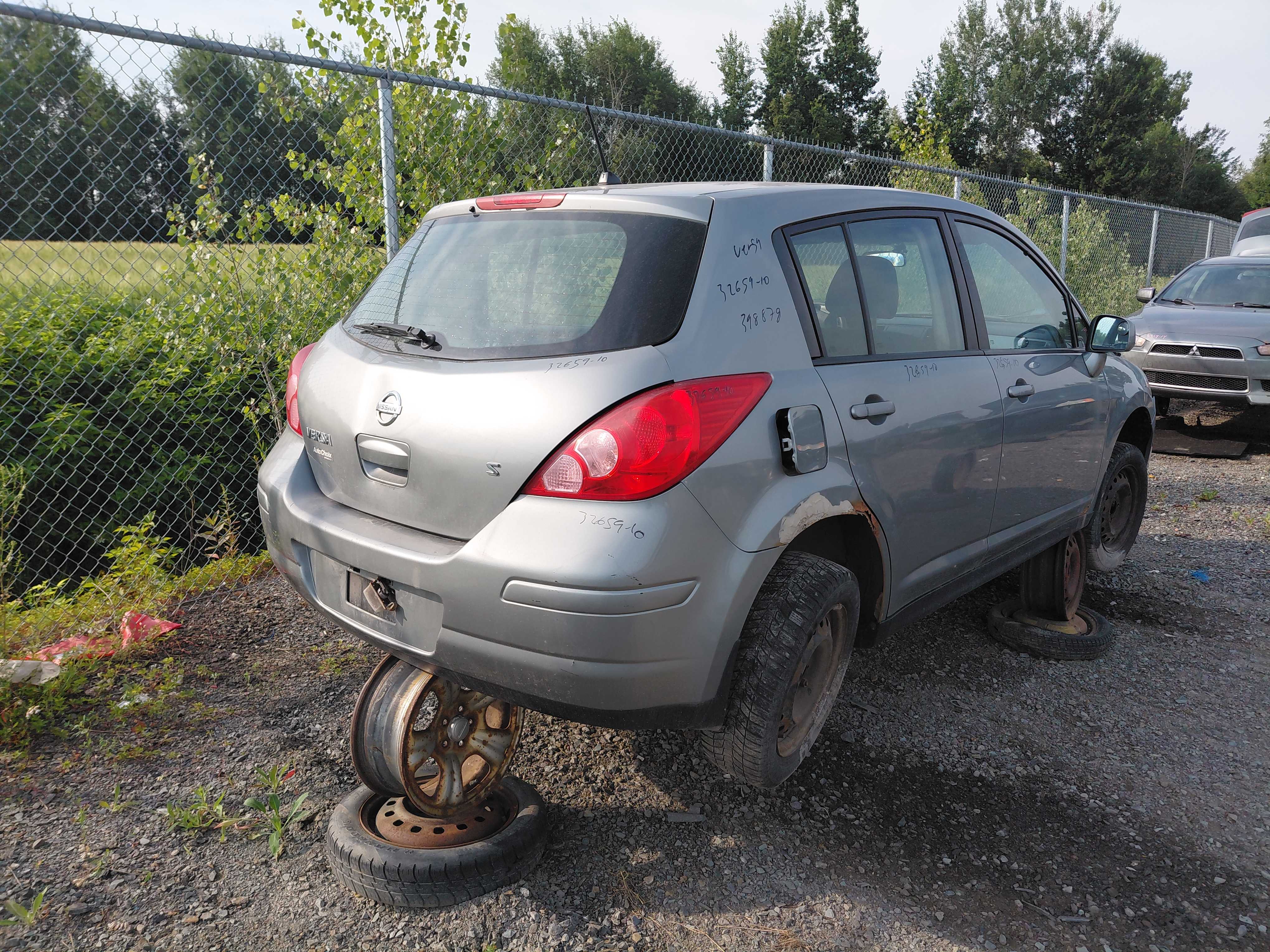 NISSAN VERSA 2010