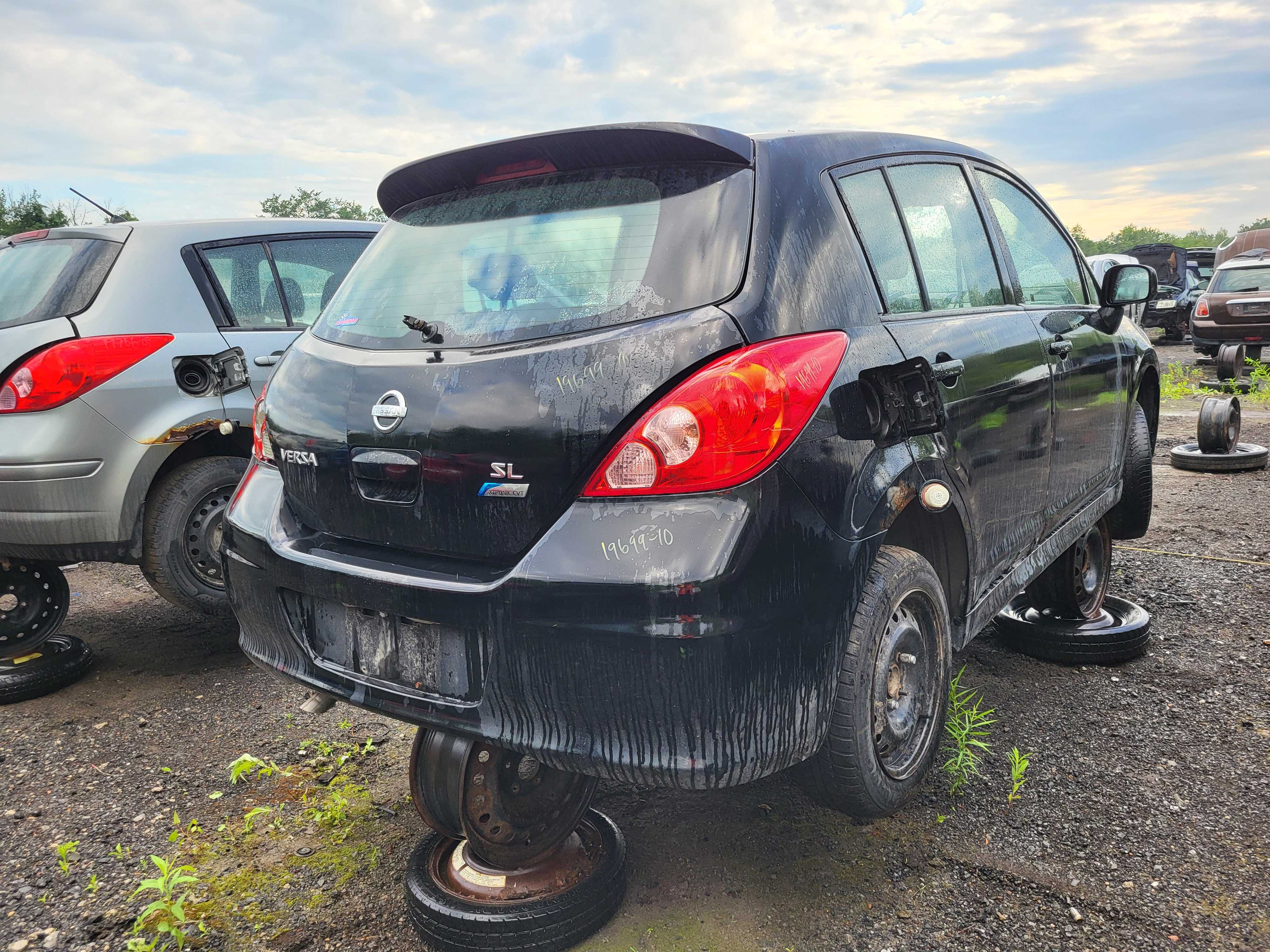NISSAN VERSA 2010