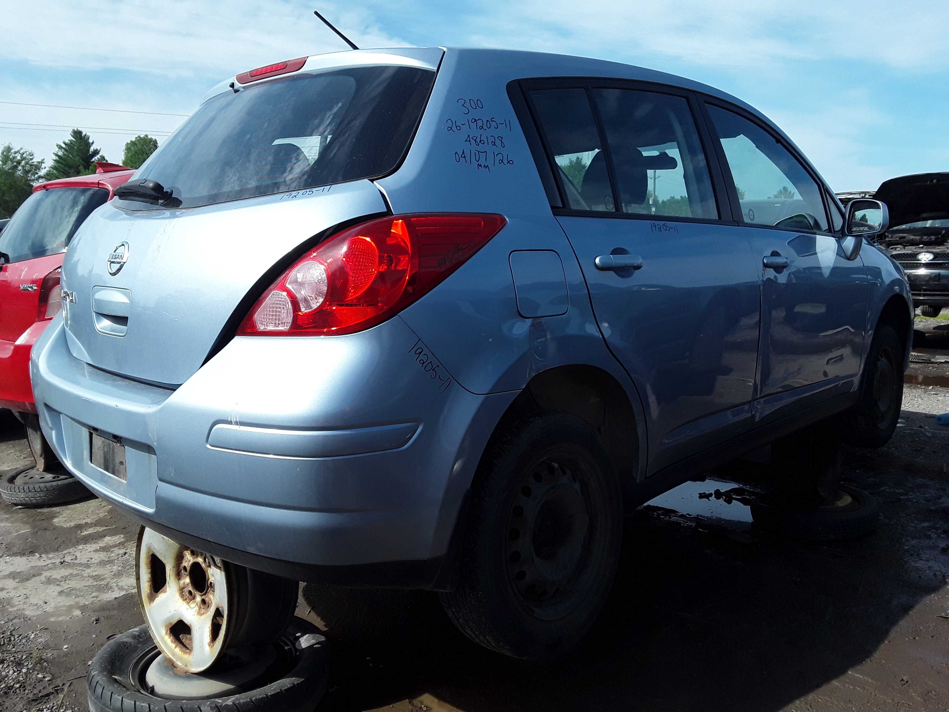 NISSAN VERSA 2011