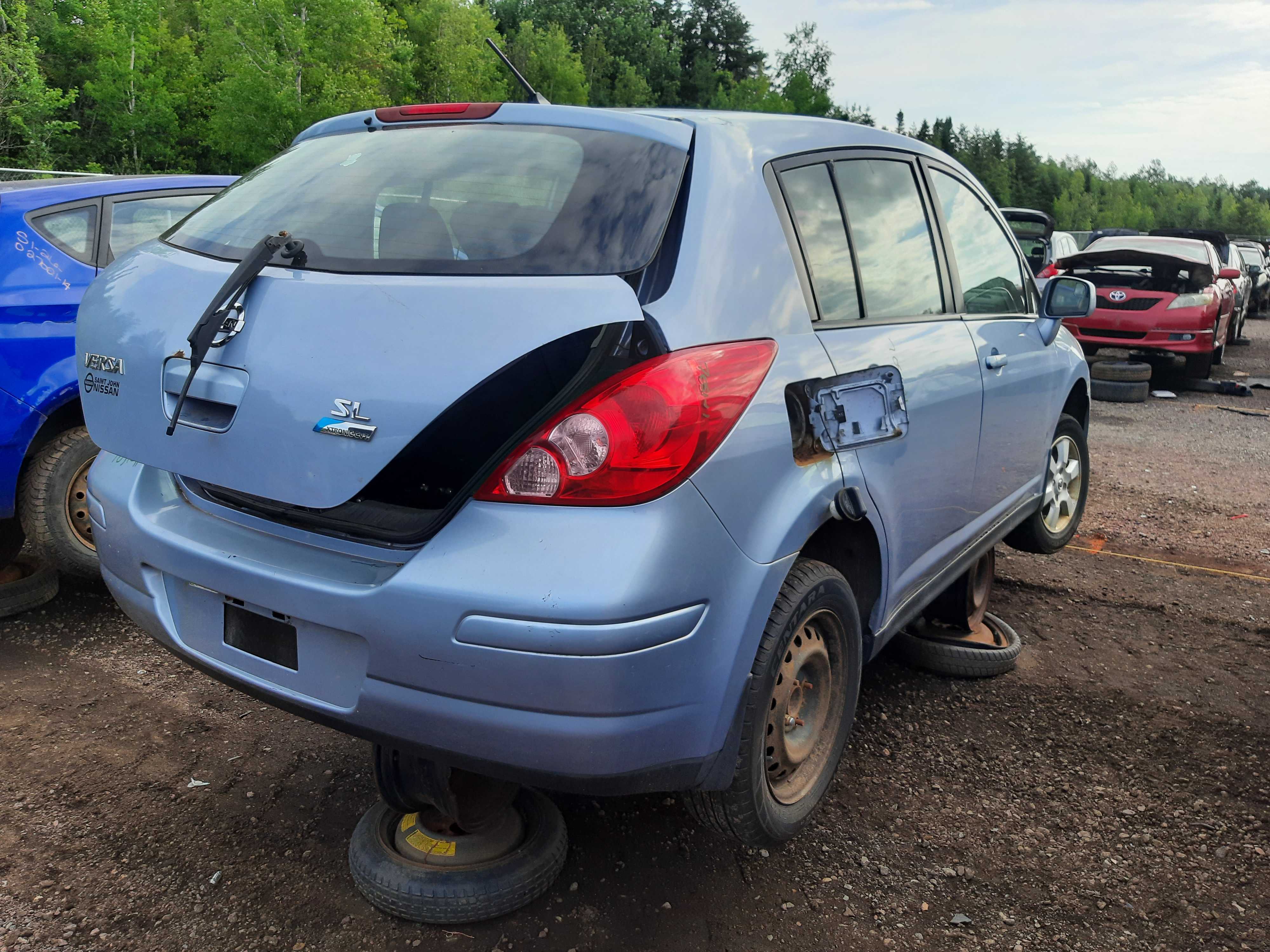 NISSAN VERSA 2011