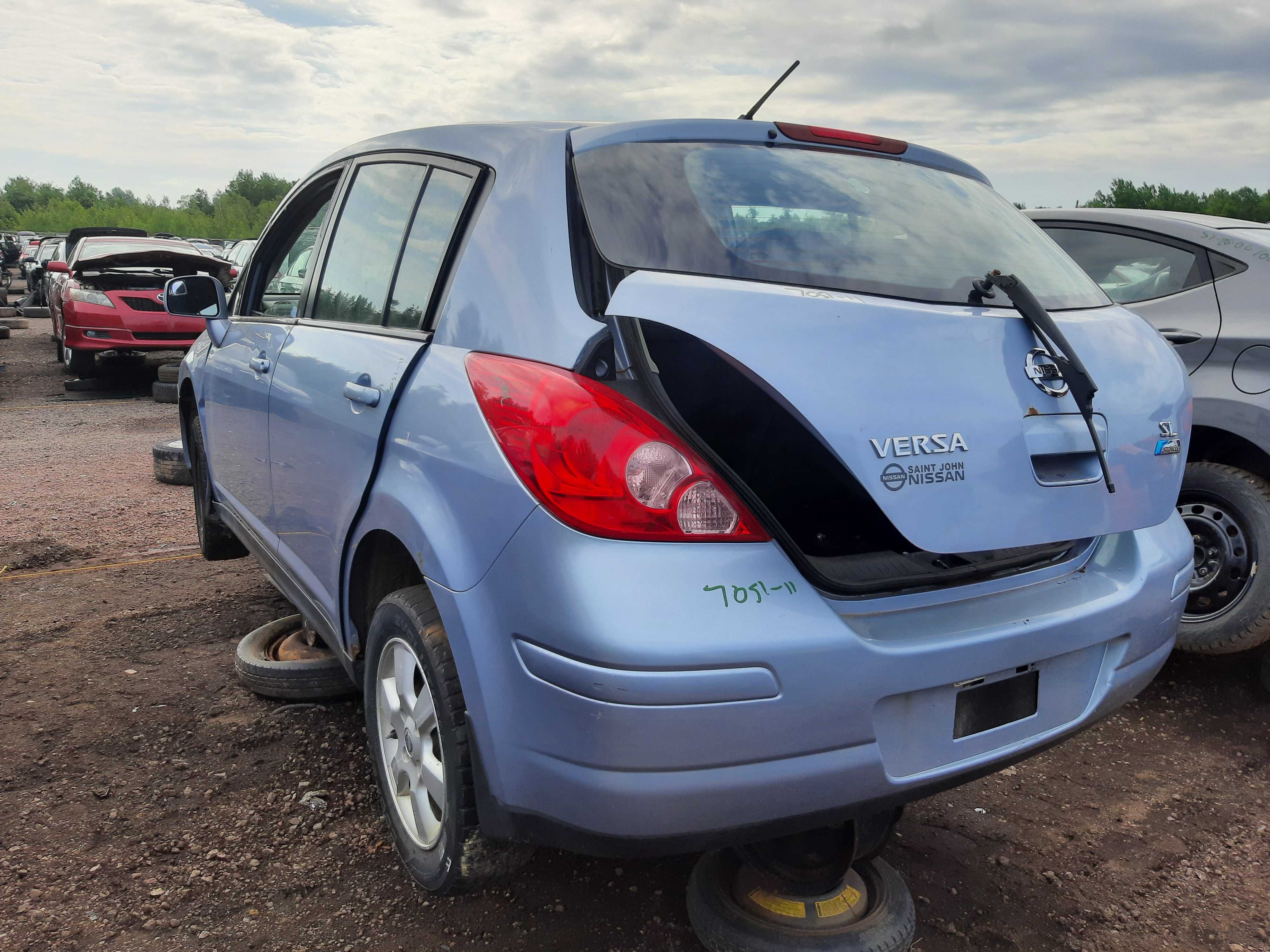 NISSAN VERSA 2011