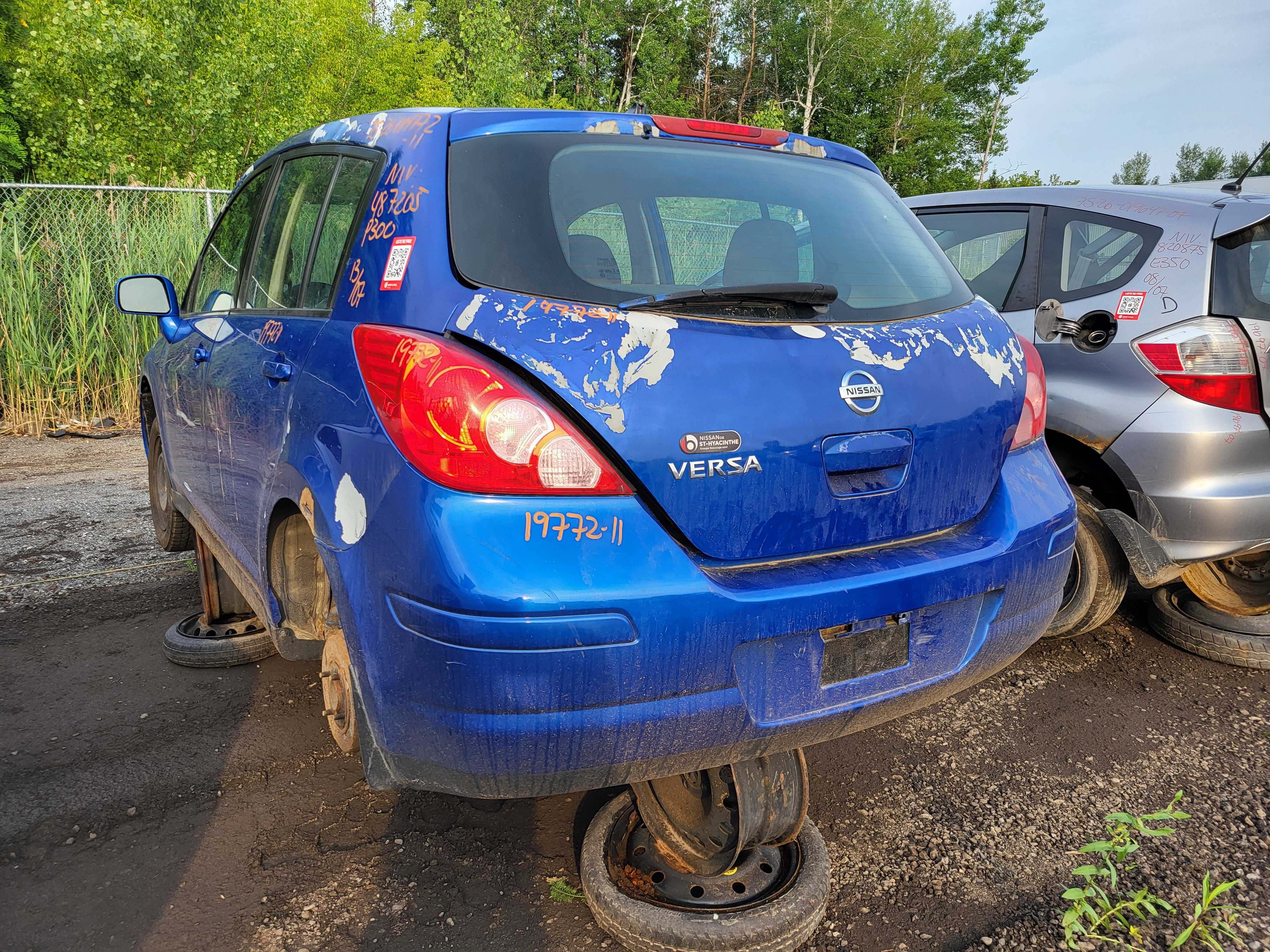 NISSAN VERSA 2011