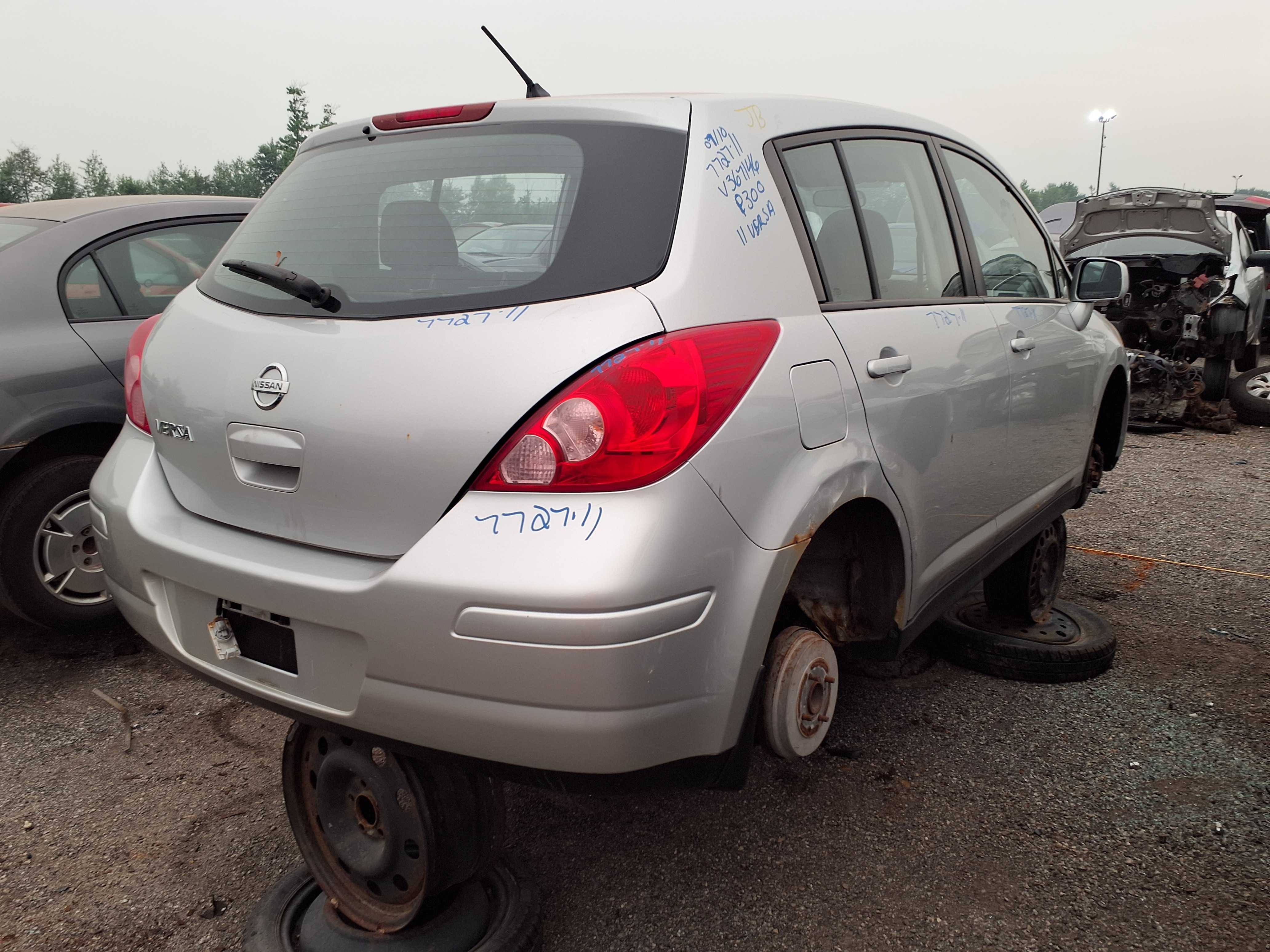 NISSAN VERSA 2011