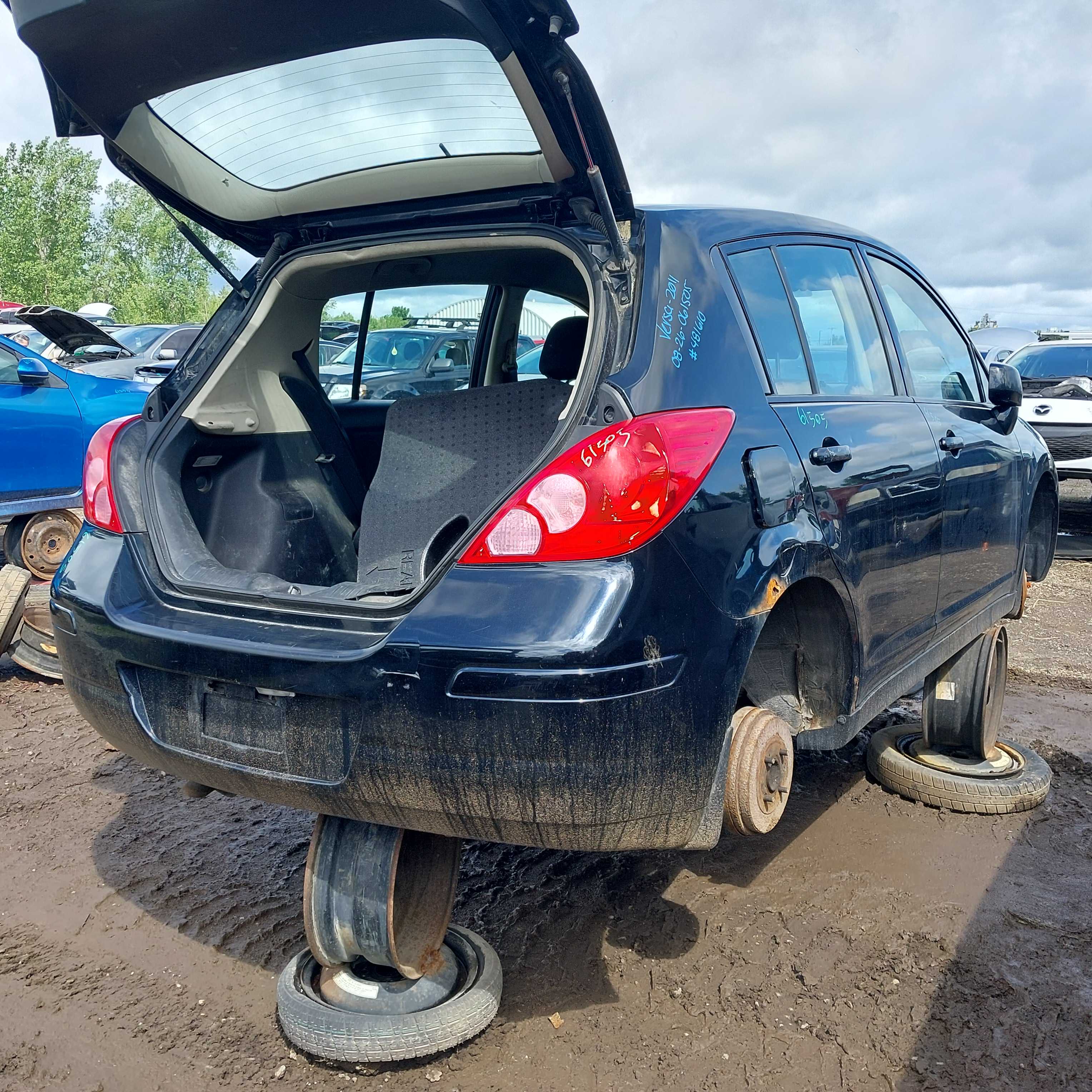 NISSAN VERSA 2011