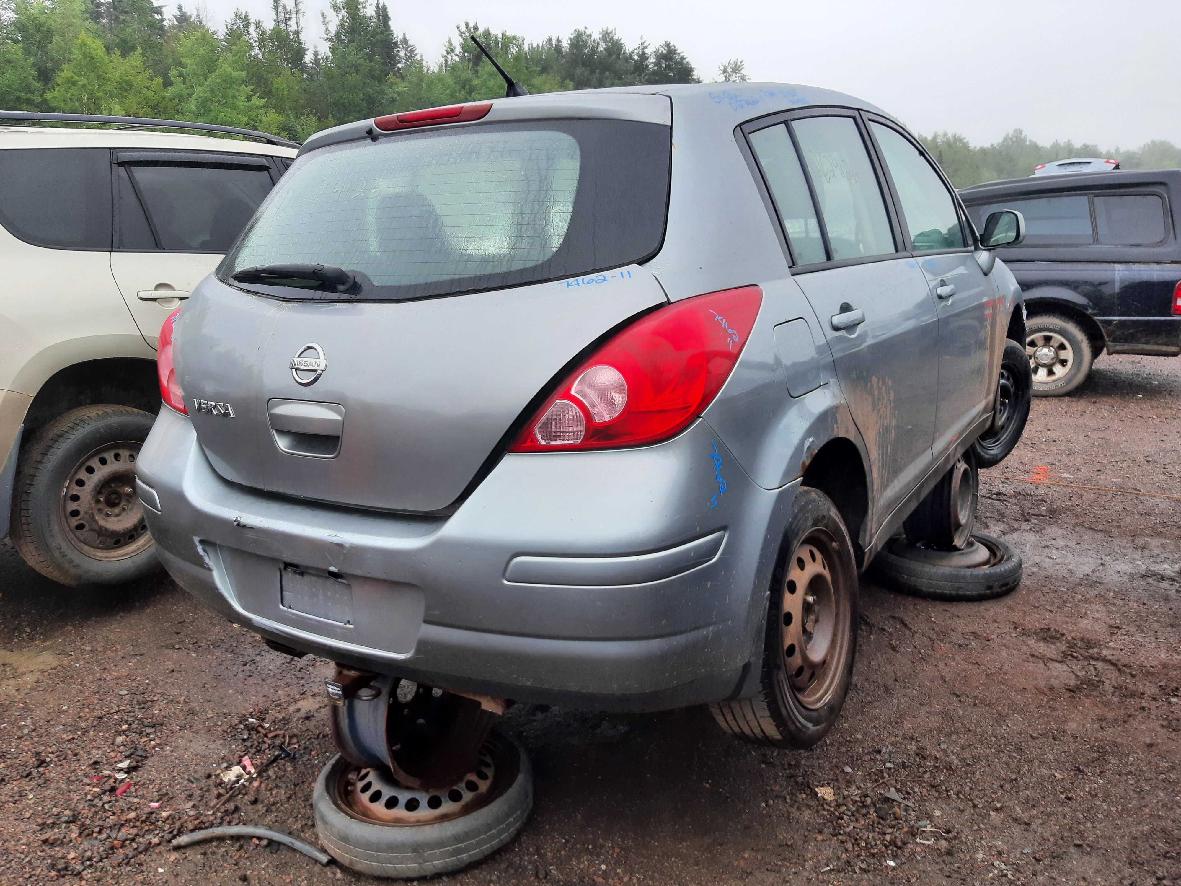 NISSAN VERSA 2011