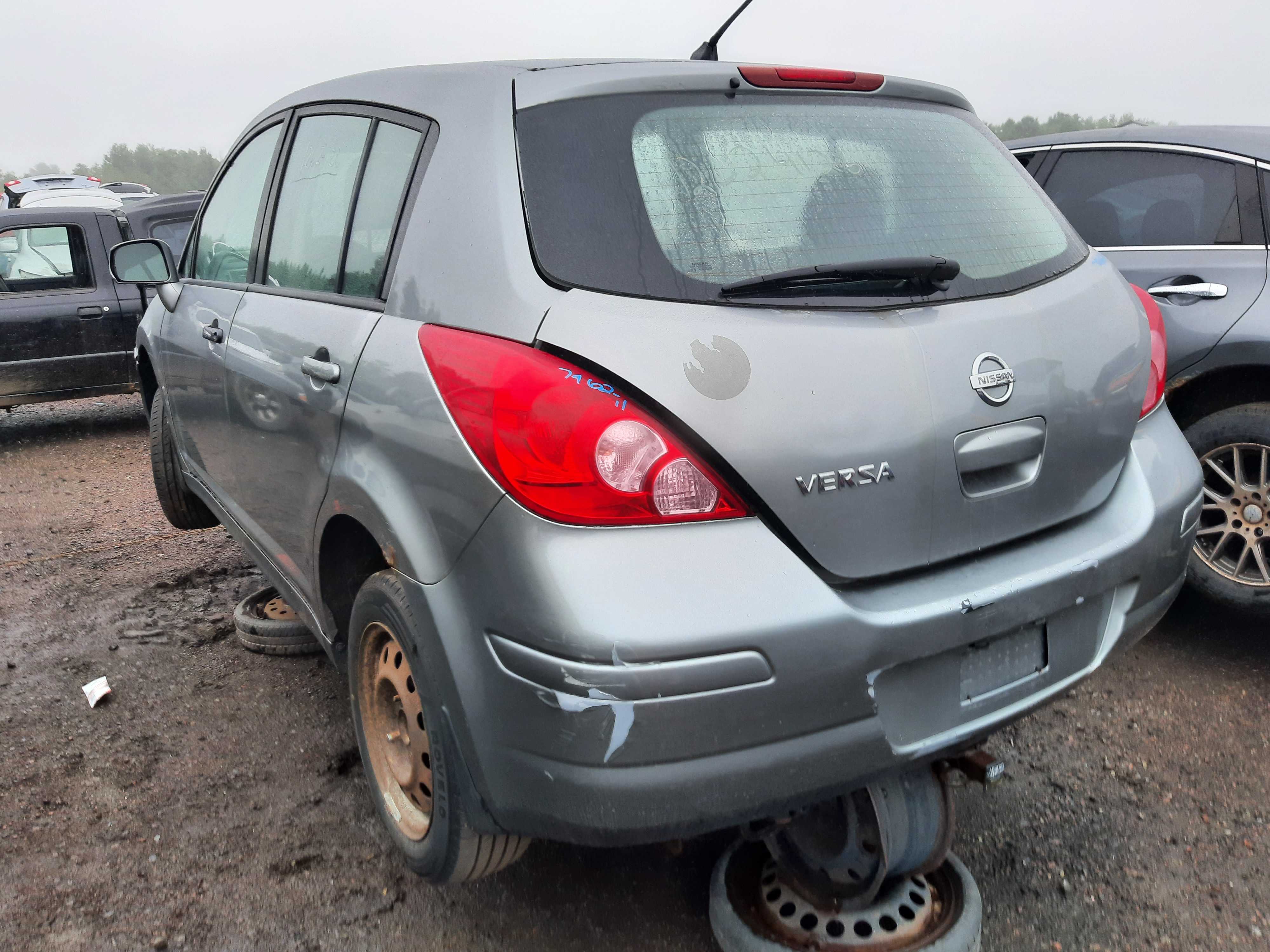 NISSAN VERSA 2011