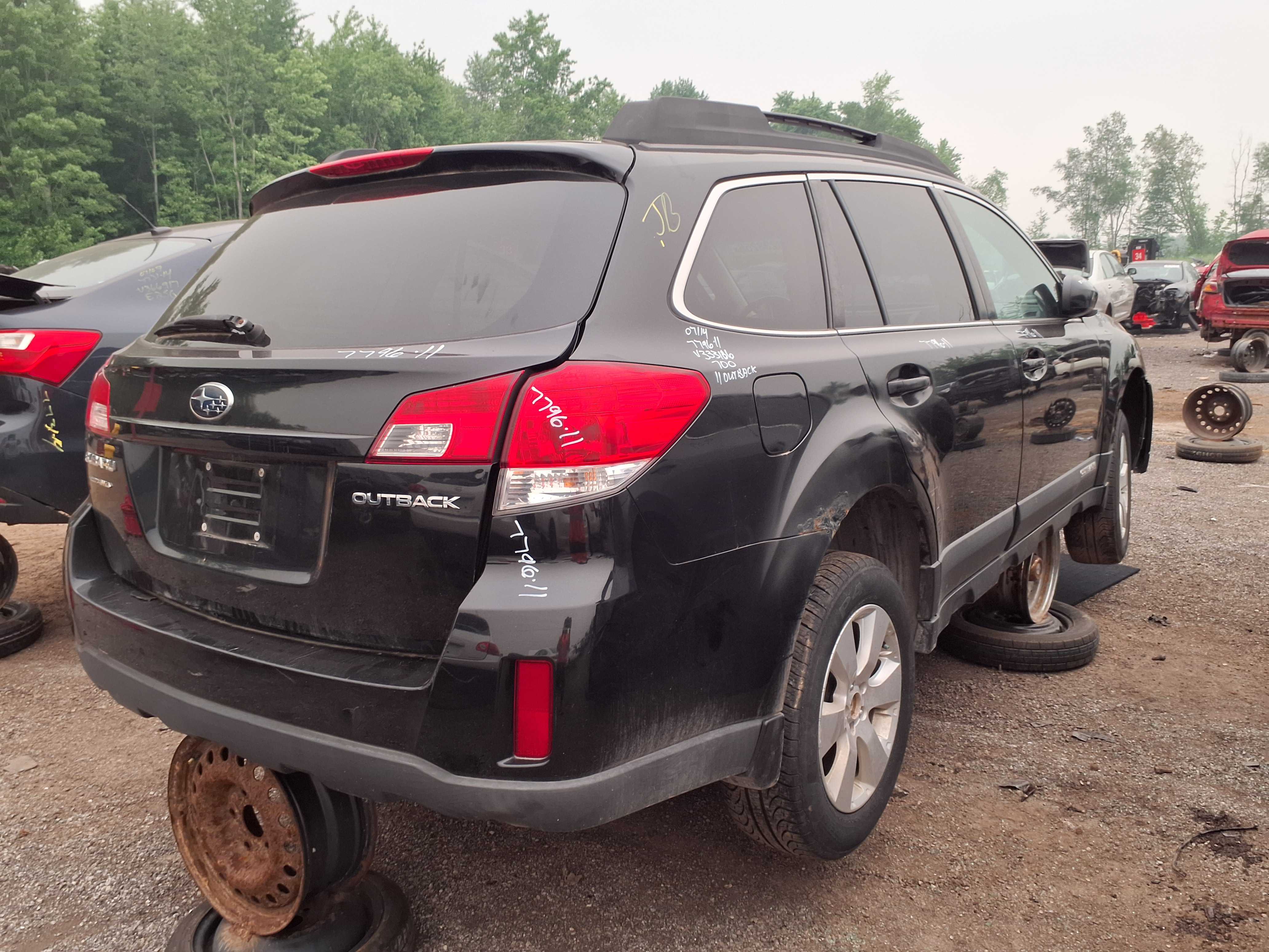SUBARU OUTBACK 2011