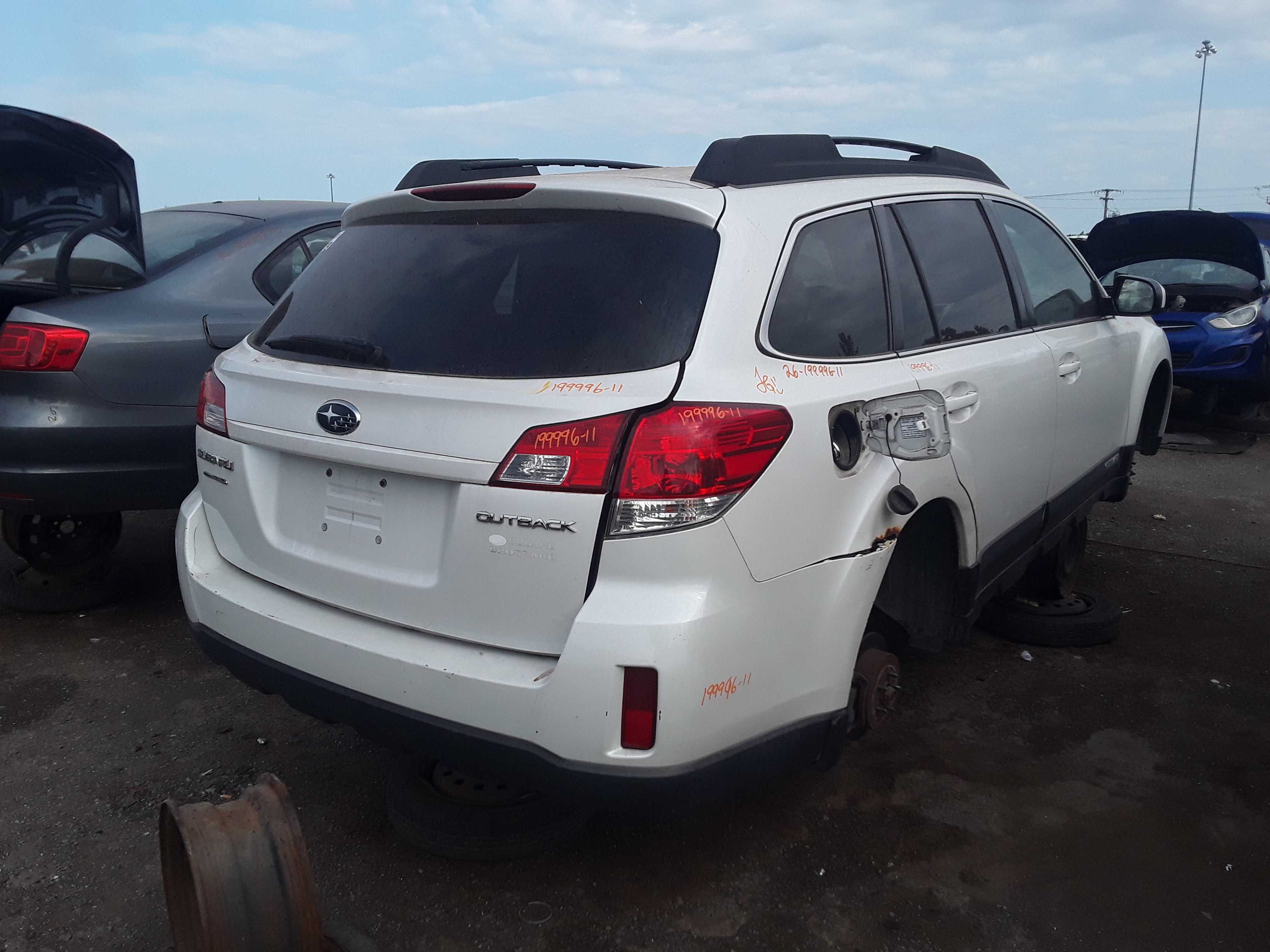 SUBARU OUTBACK 2011