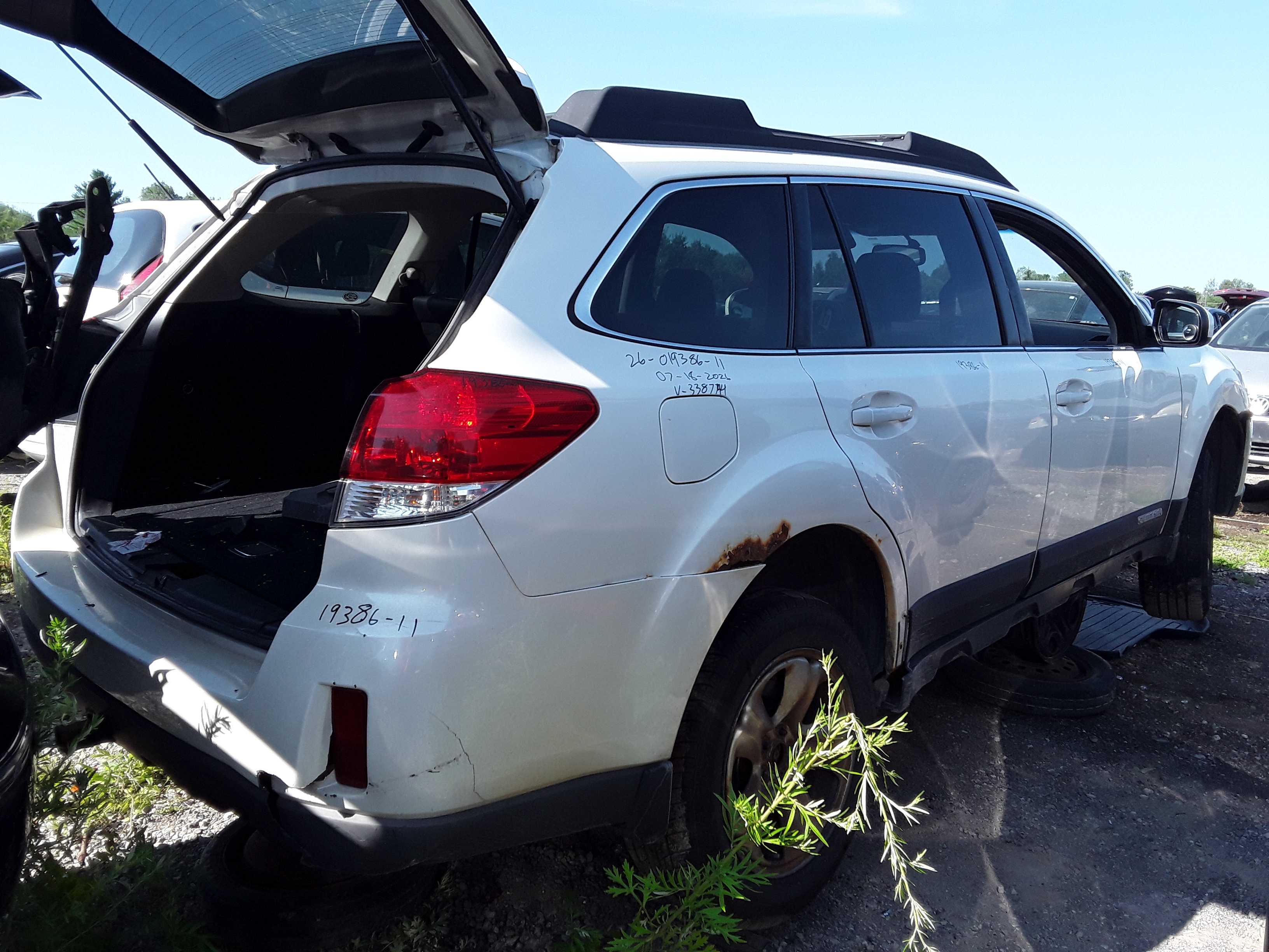 SUBARU OUTBACK 2011