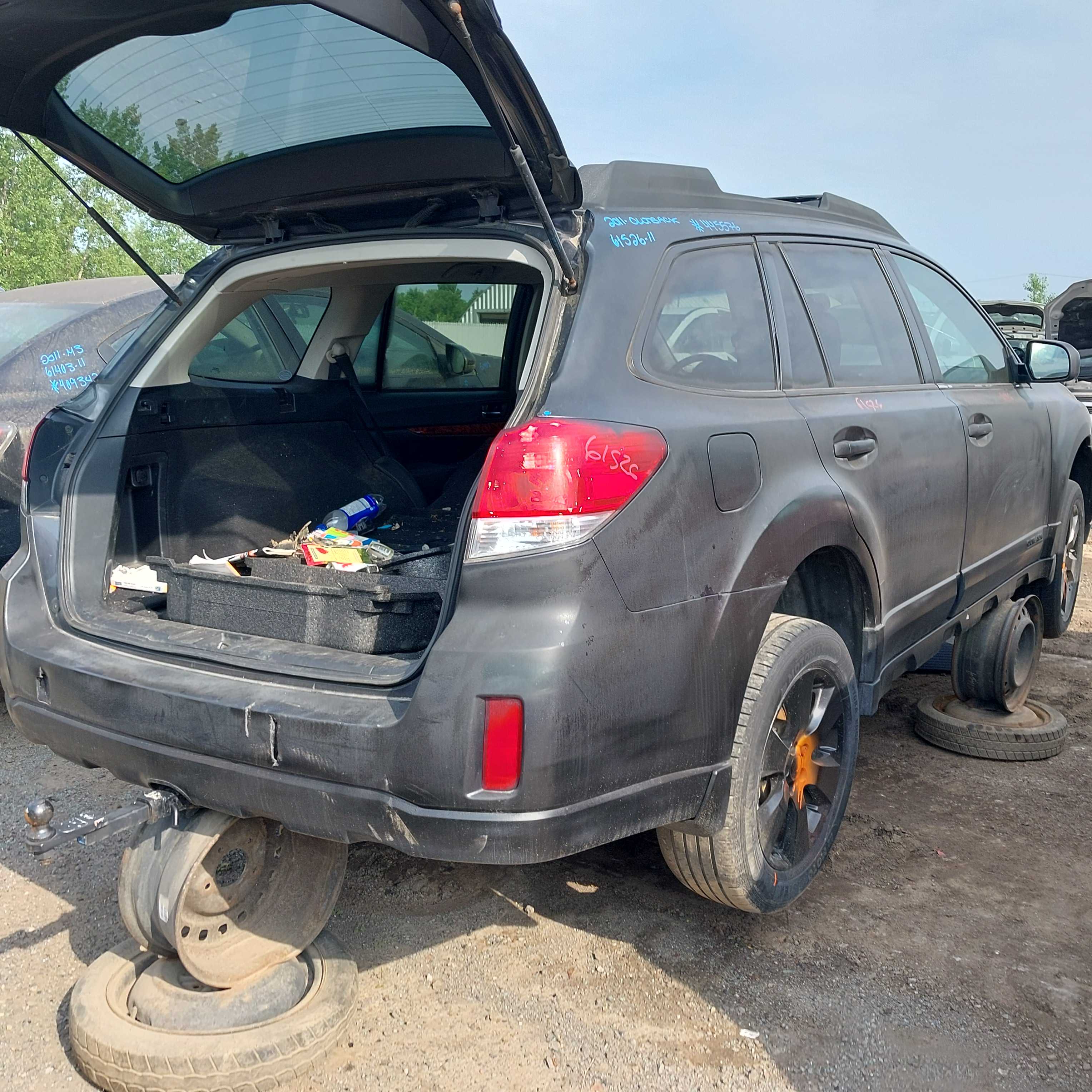 SUBARU OUTBACK 2011