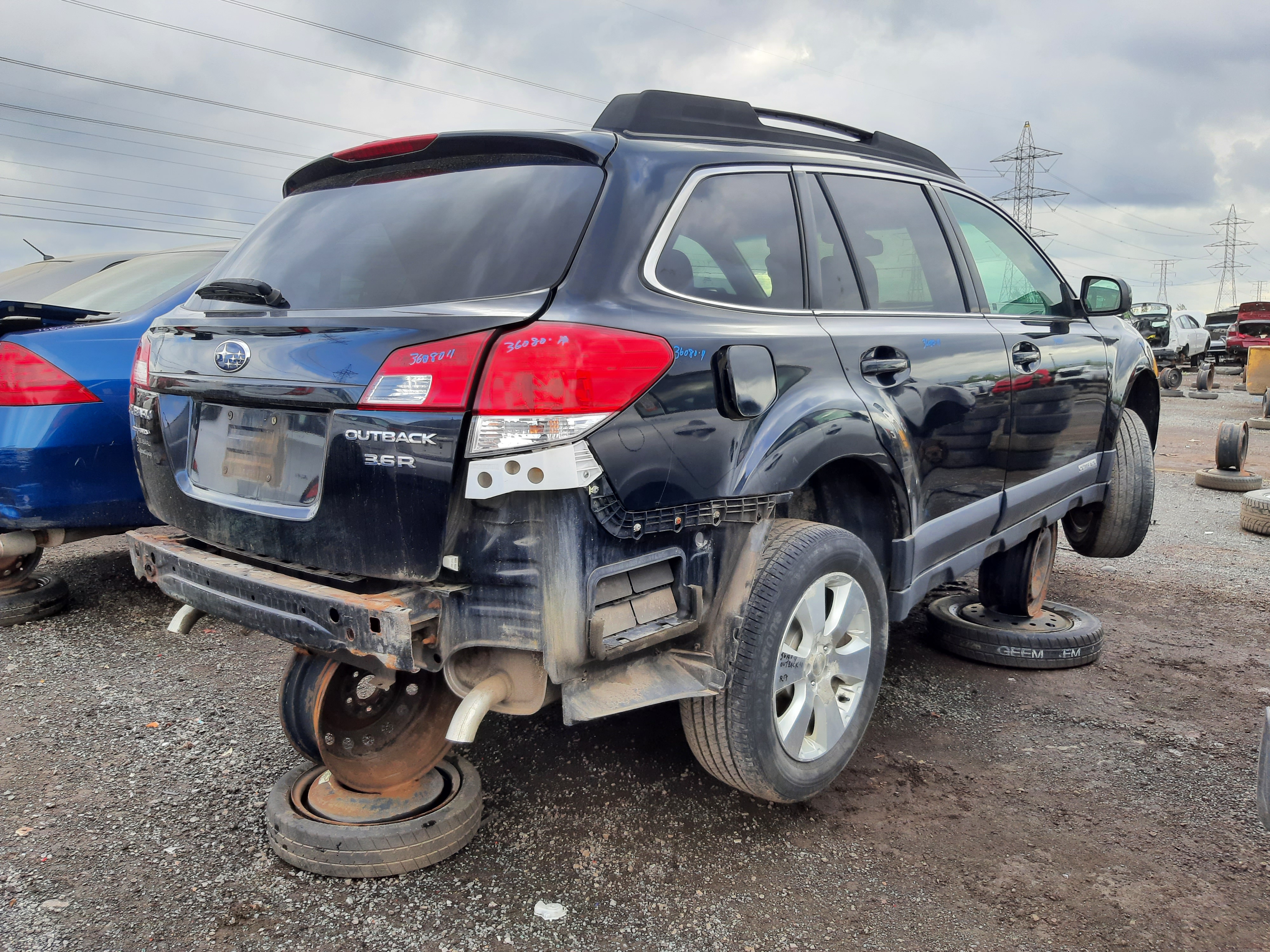 SUBARU OUTBACK 2011