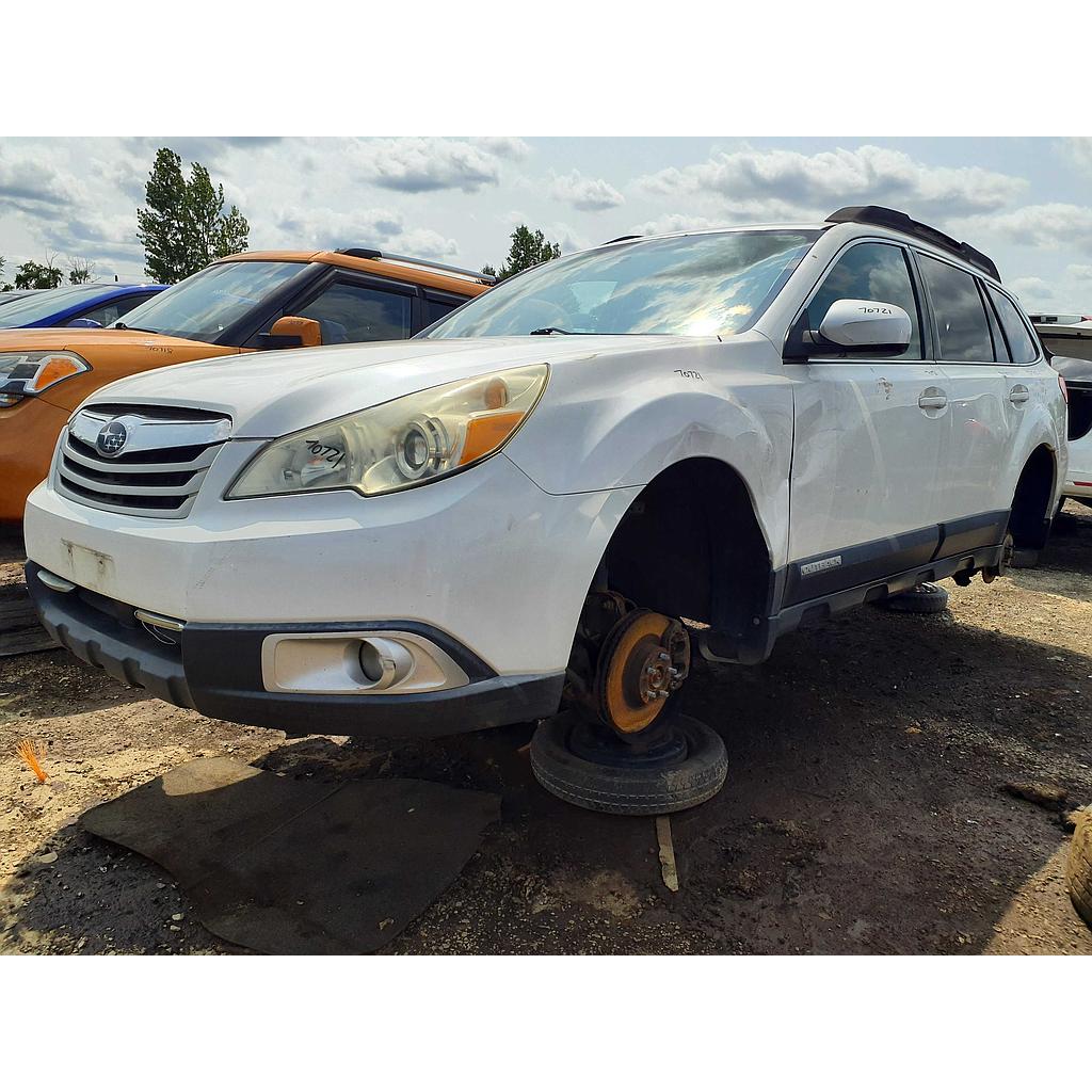 SUBARU OUTBACK 2011