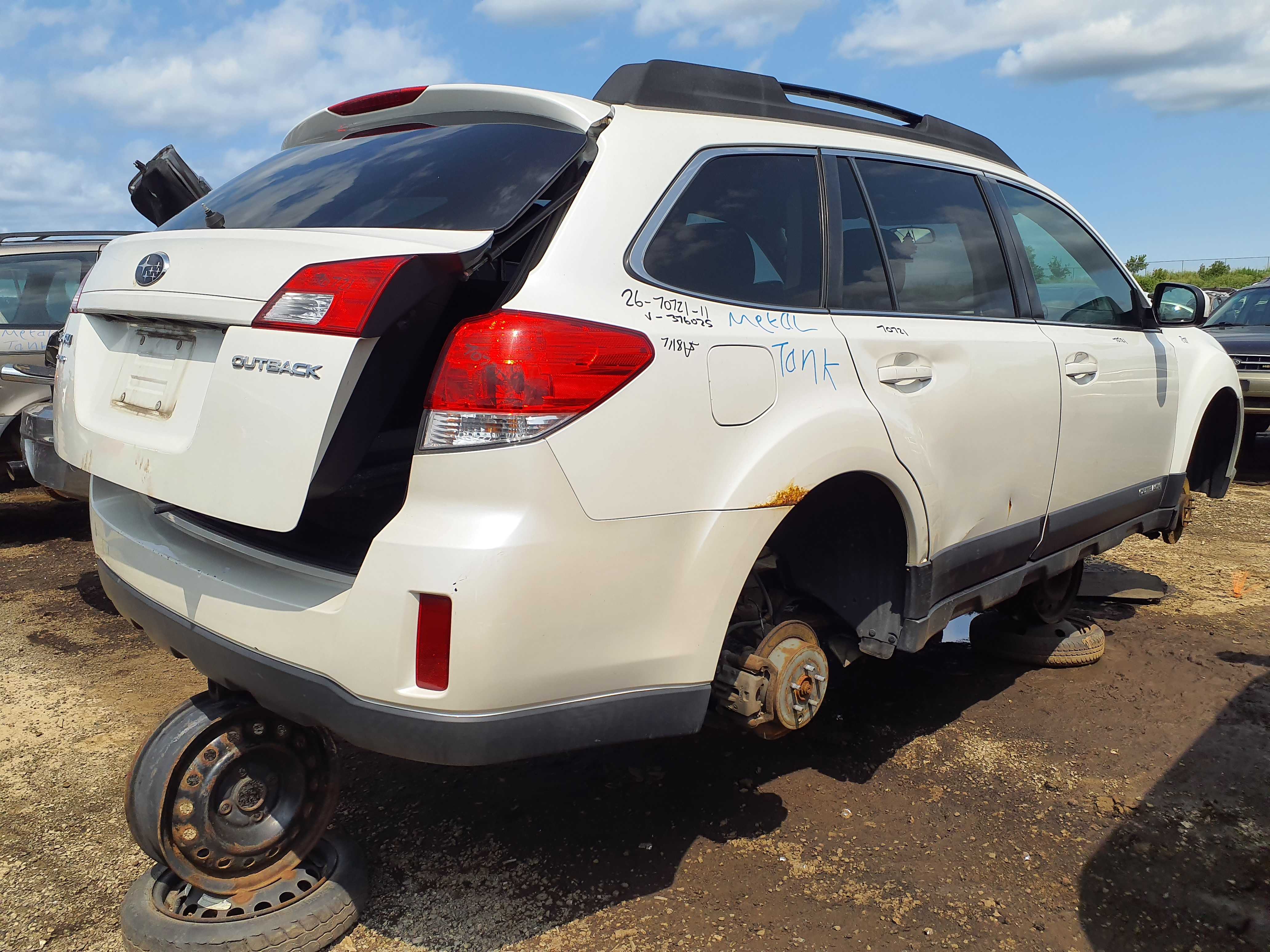 SUBARU OUTBACK 2011