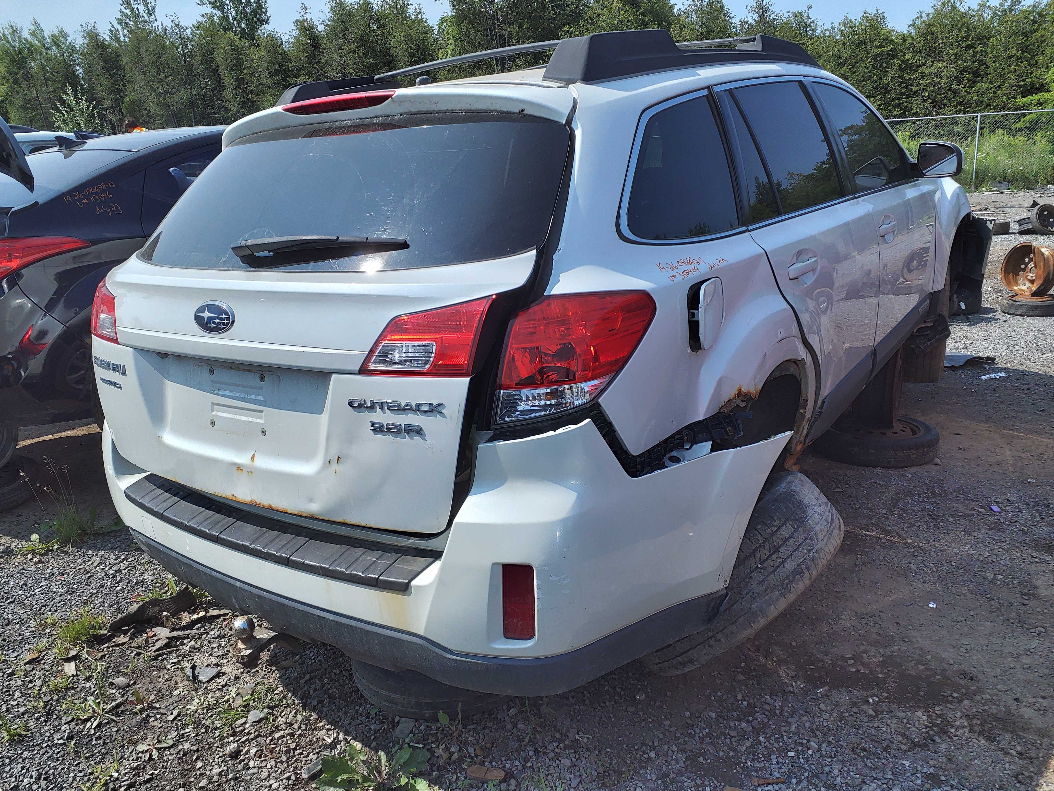 SUBARU OUTBACK 2011