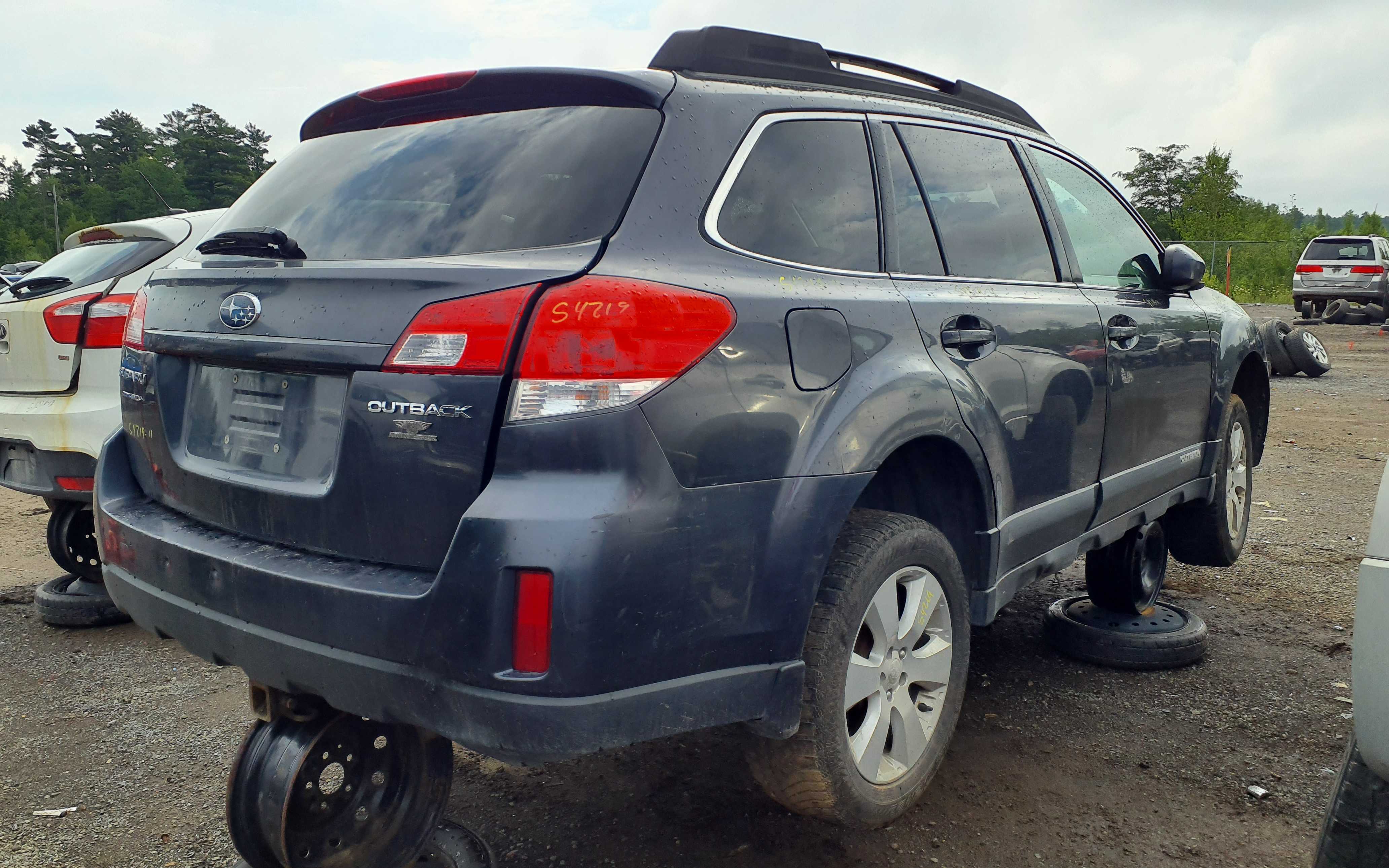 SUBARU OUTBACK 2011