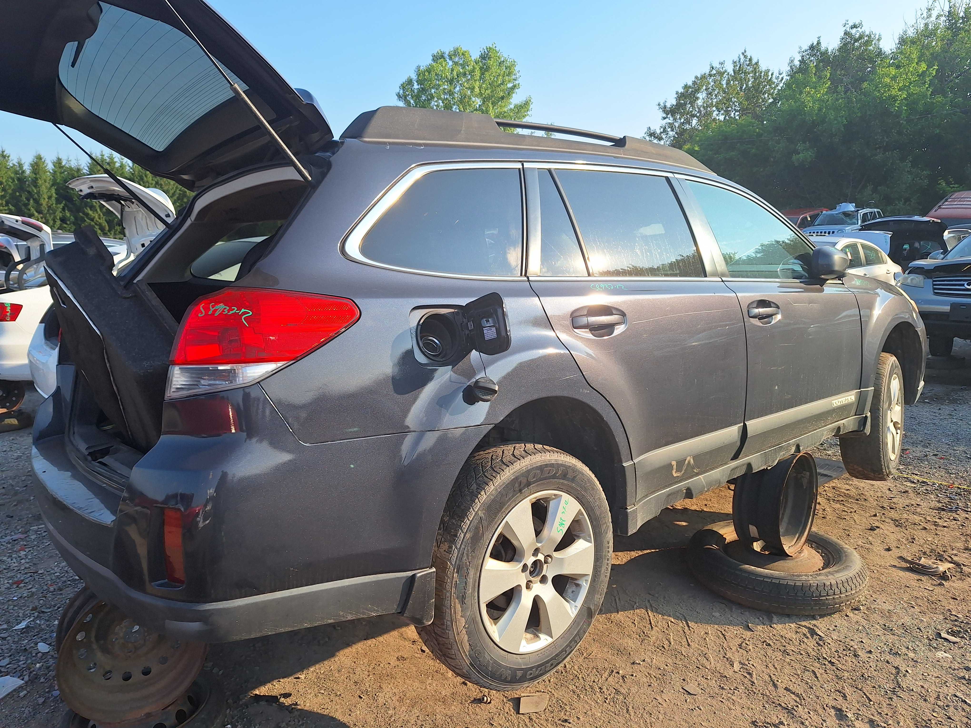SUBARU OUTBACK 2012