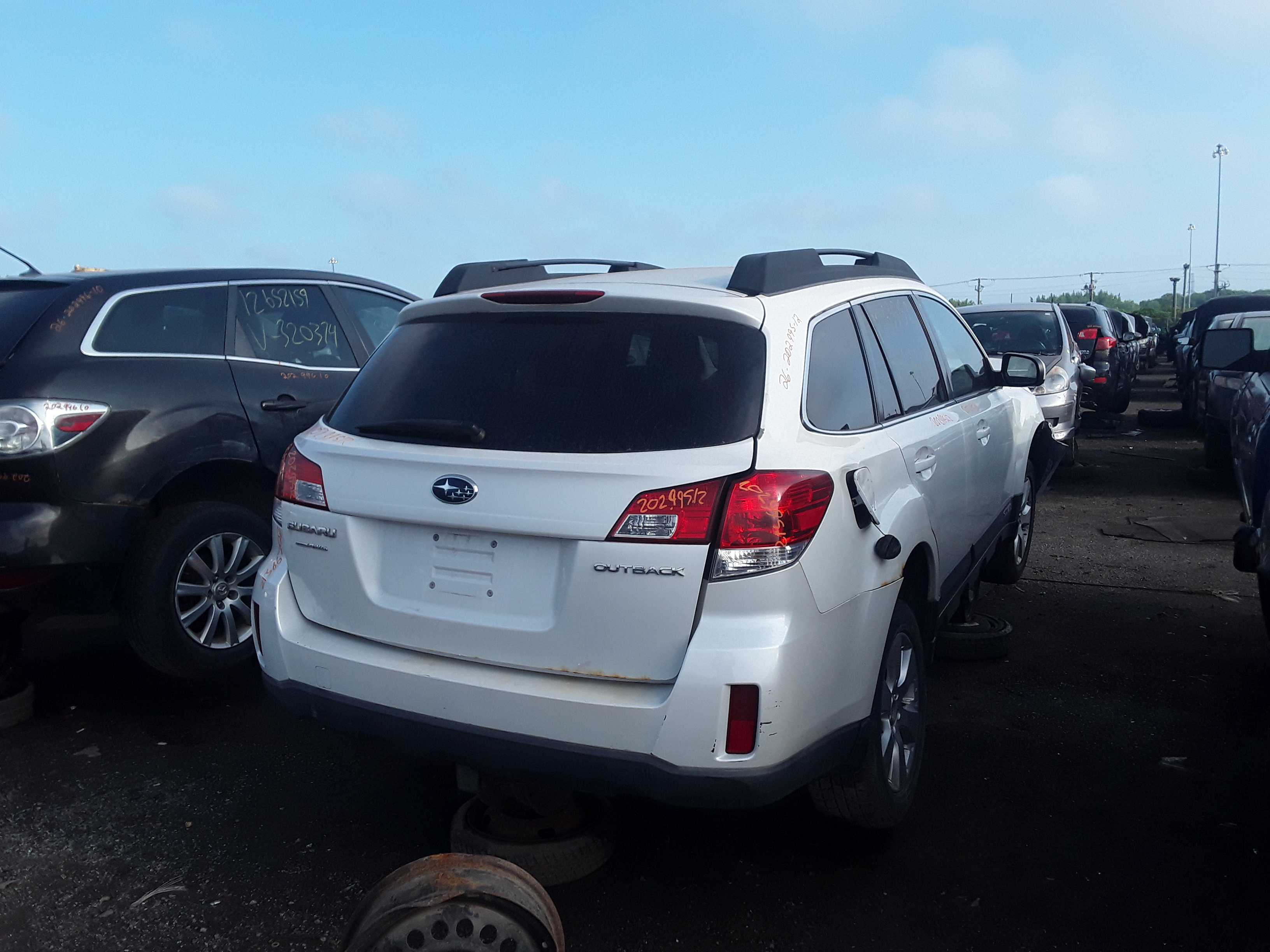 SUBARU OUTBACK 2012