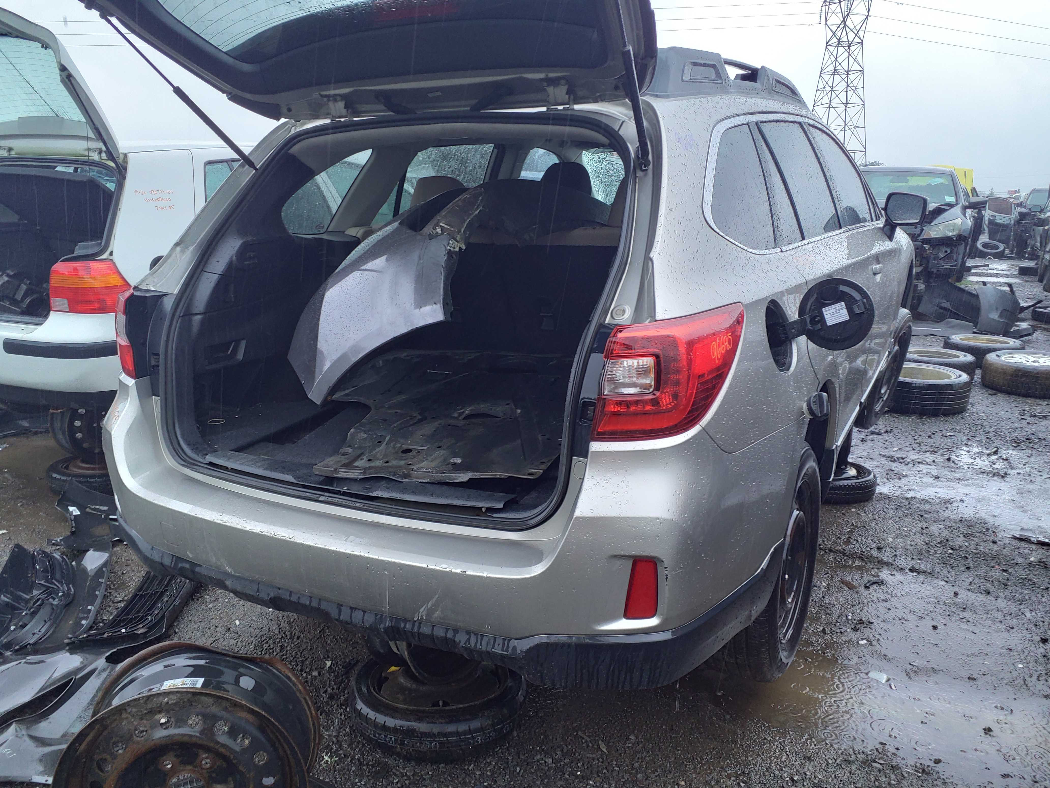 SUBARU OUTBACK 2015