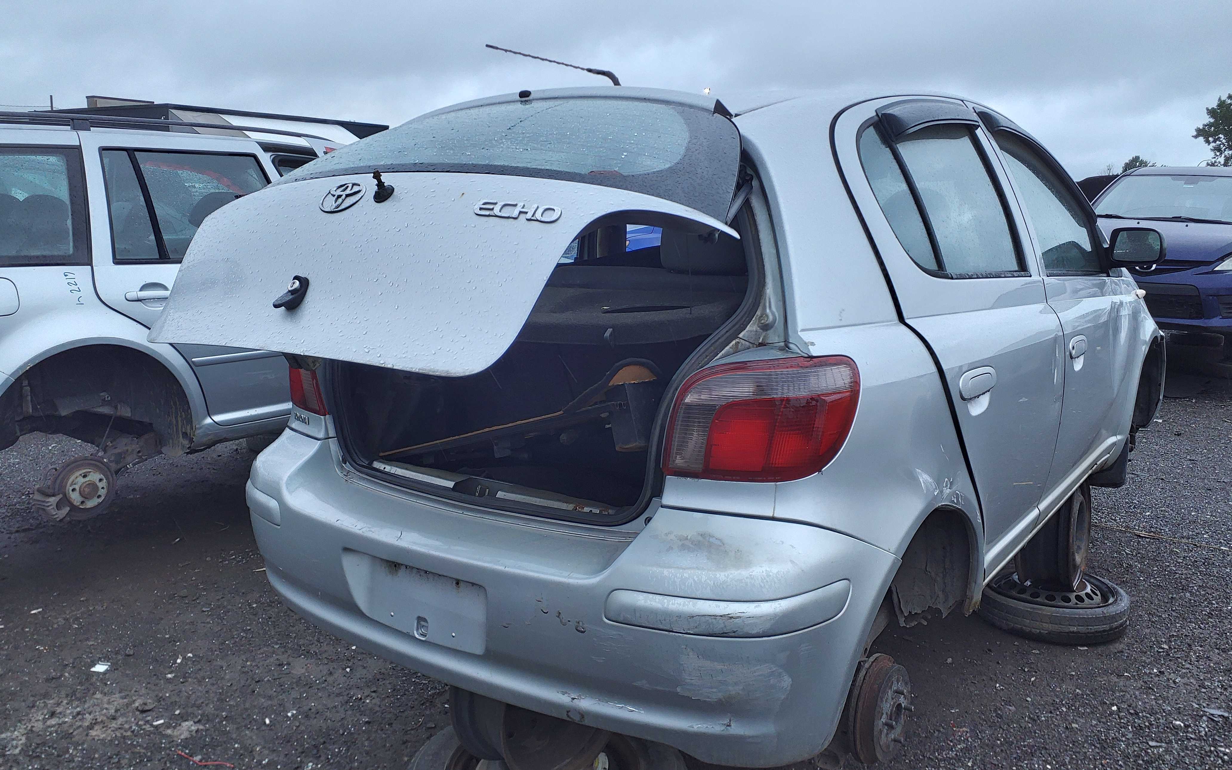 TOYOTA ECHO 2004