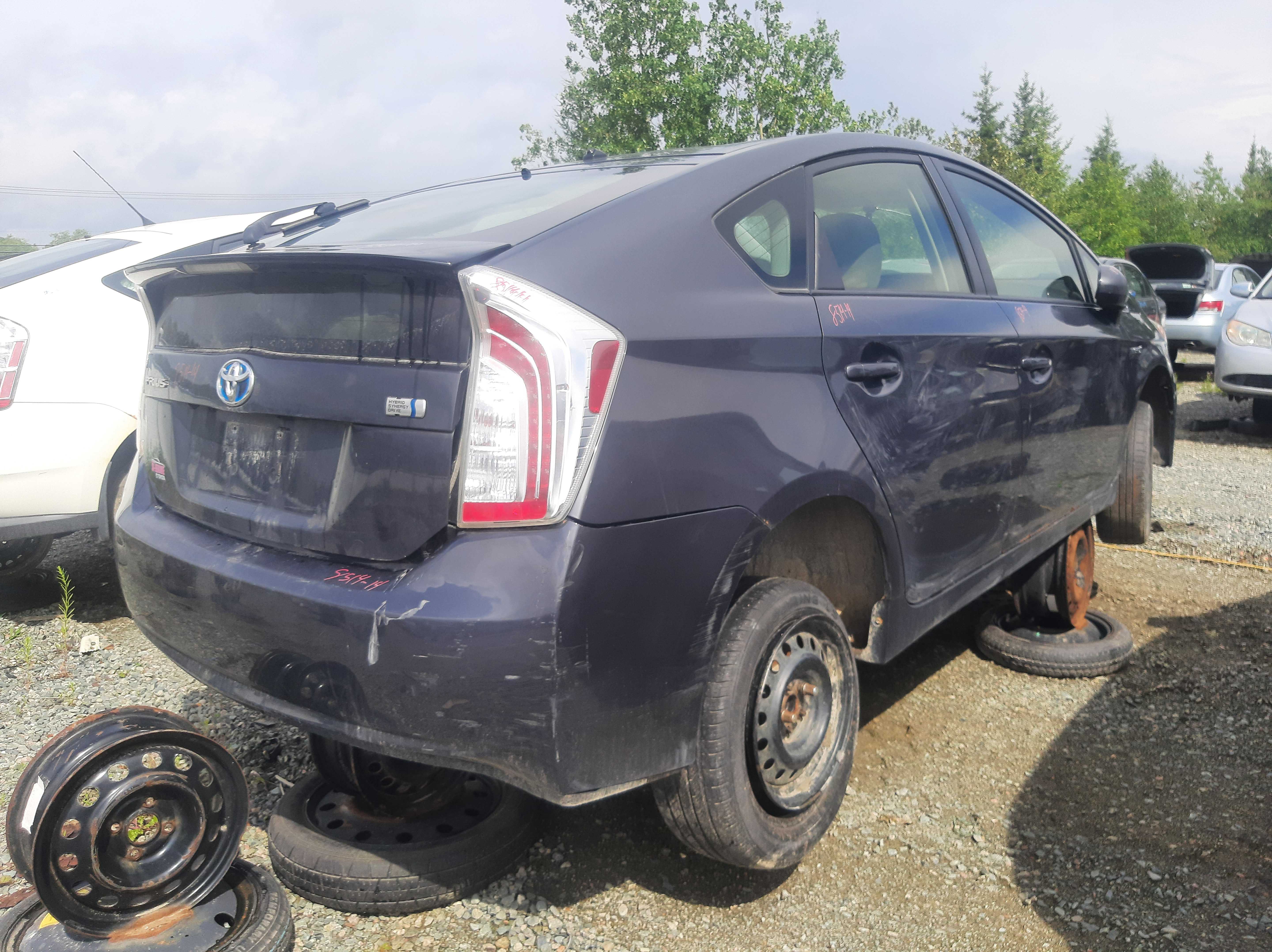 TOYOTA PRIUS 2014